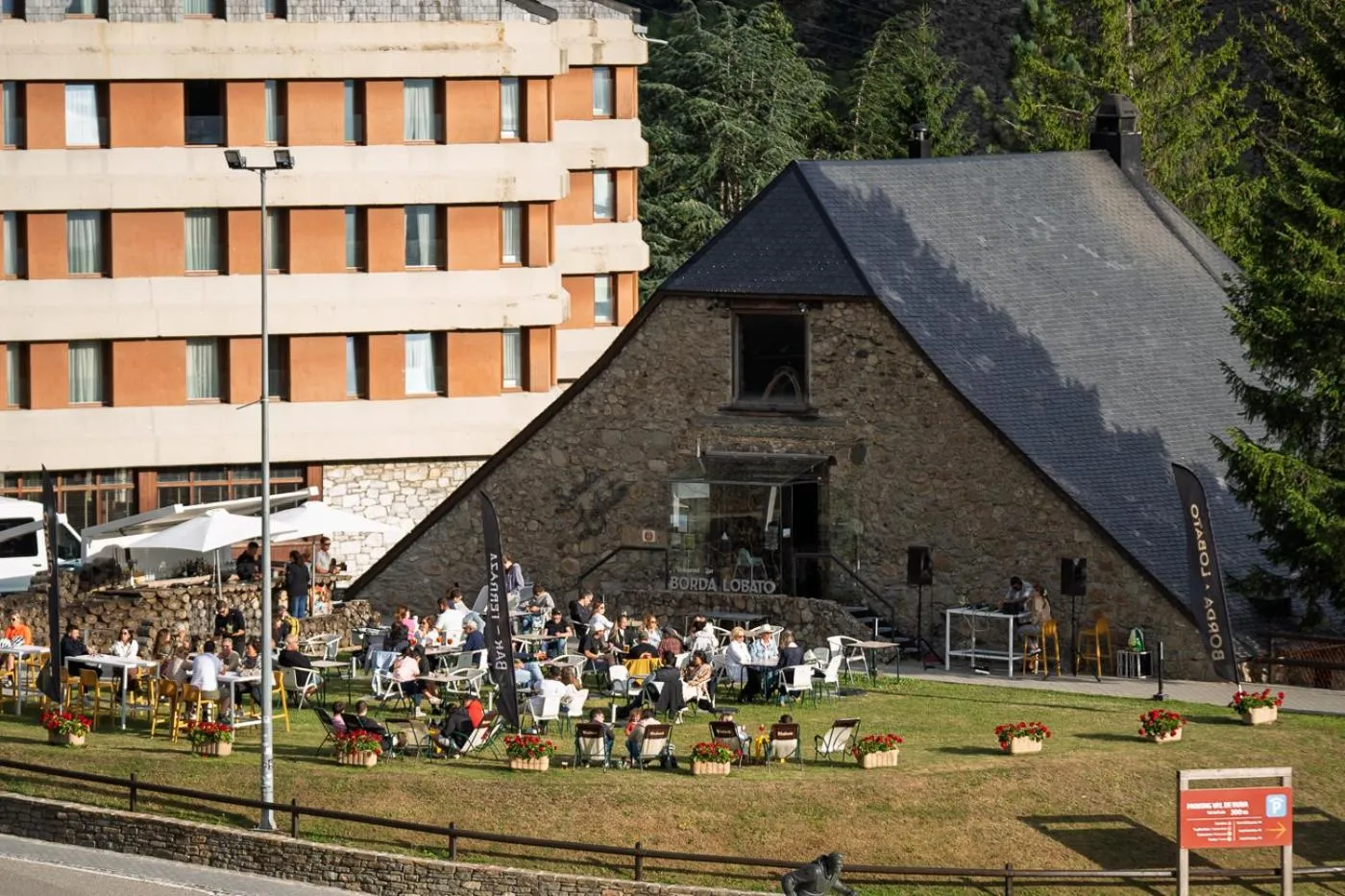 Restaurant/places to eat in Hotel Montarto