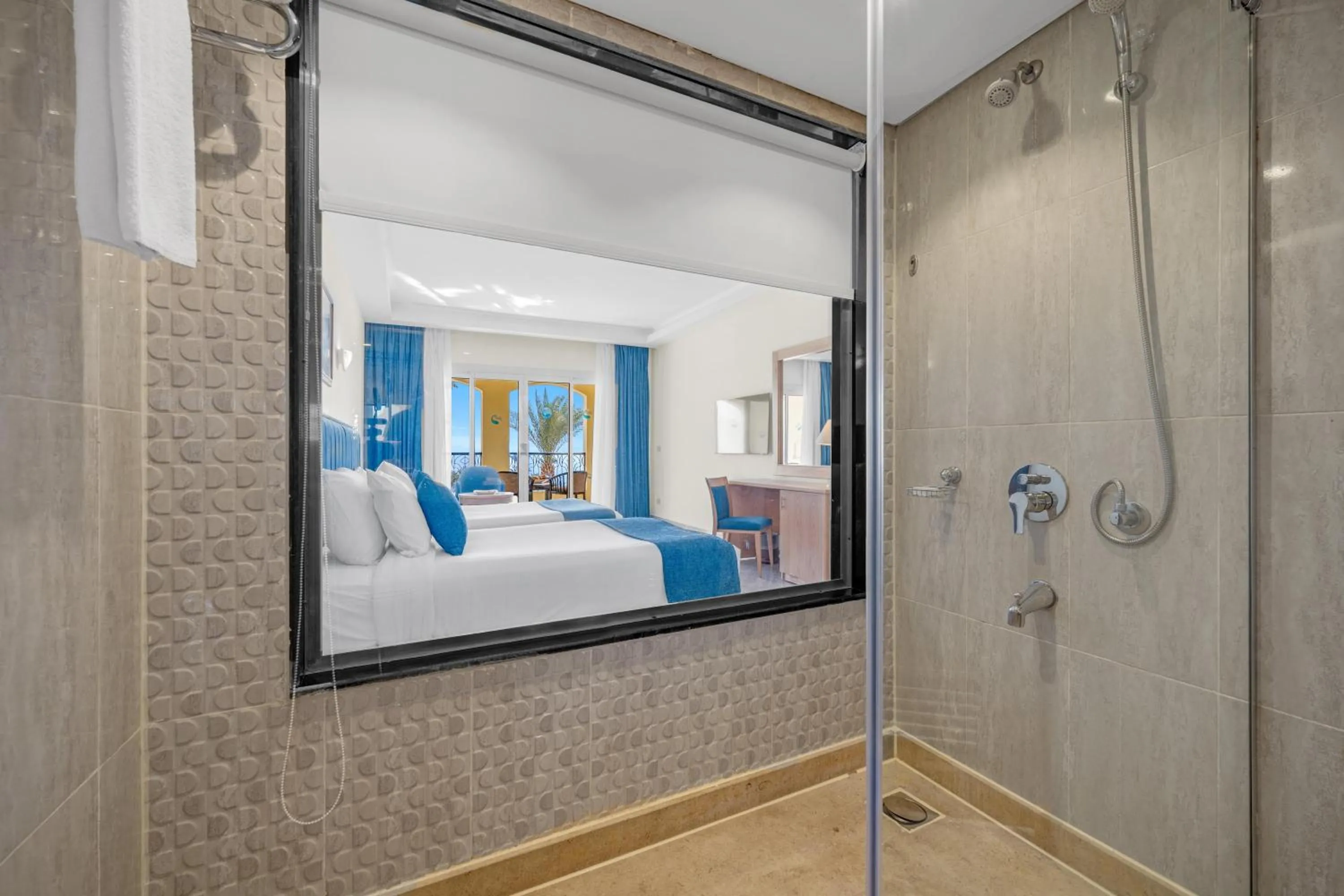 Photo of the whole room, Bed in Grand Oasis Resort