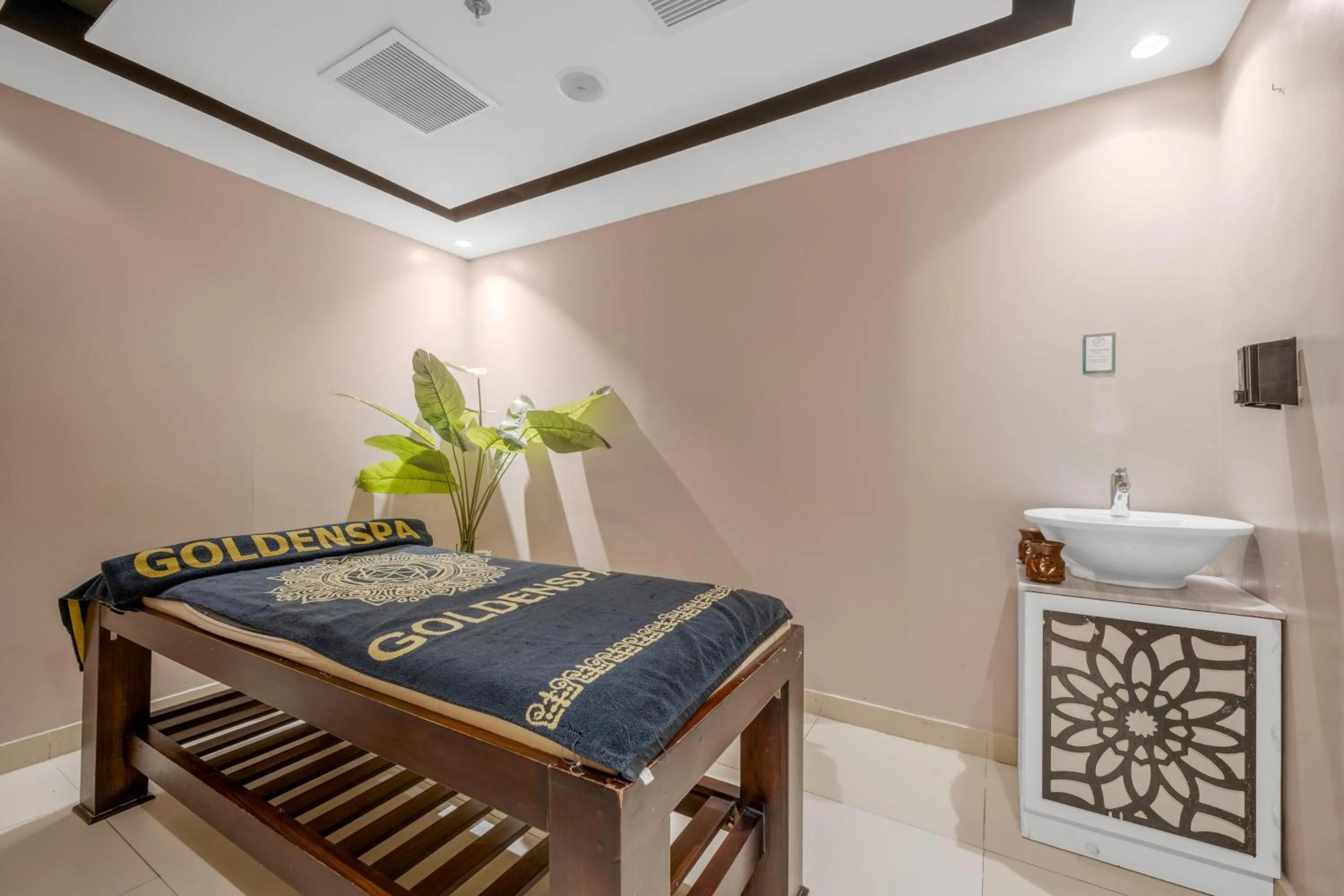 Photo of the whole room, Bed in Grand Oasis Resort