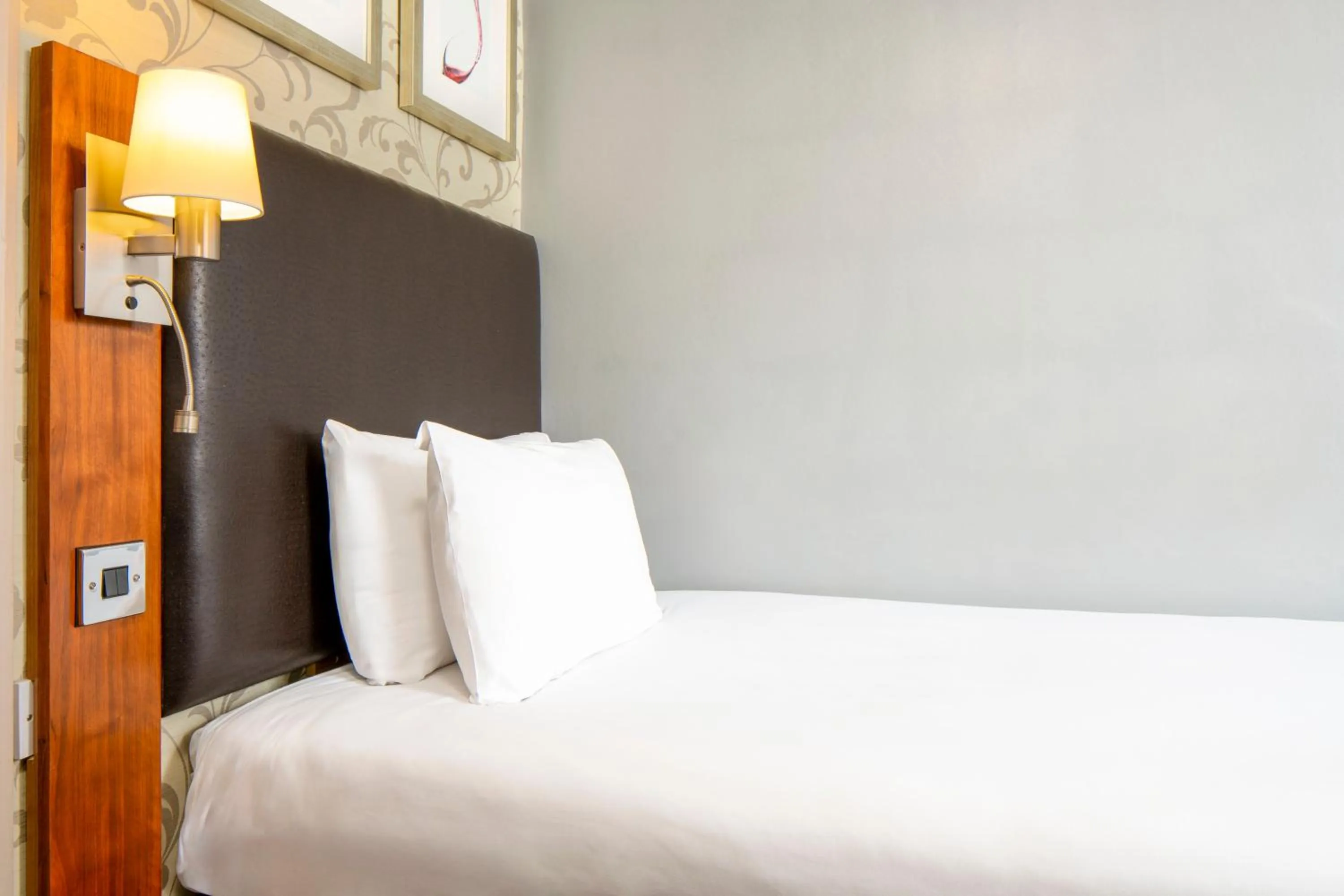 Bed in London Croydon Aerodrome Hotel, BW Signature Collection