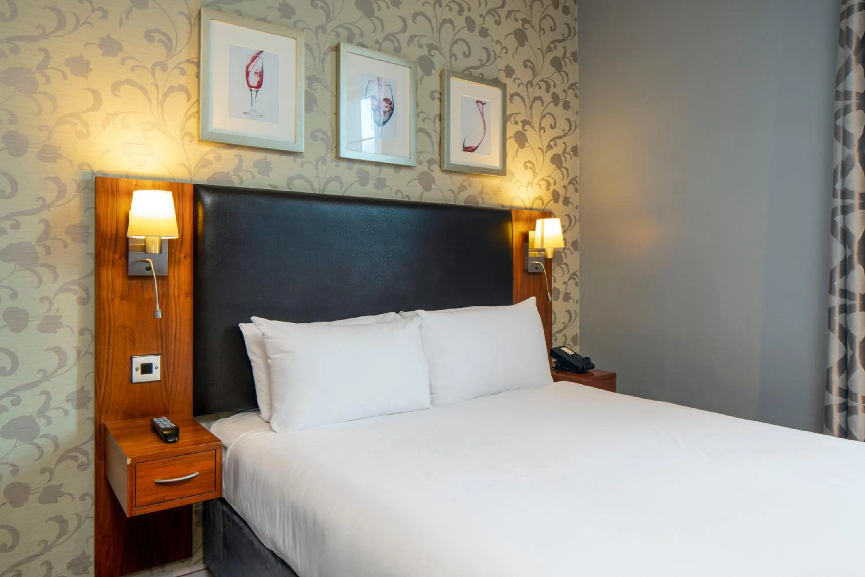 Bed in London Croydon Aerodrome Hotel, BW Signature Collection