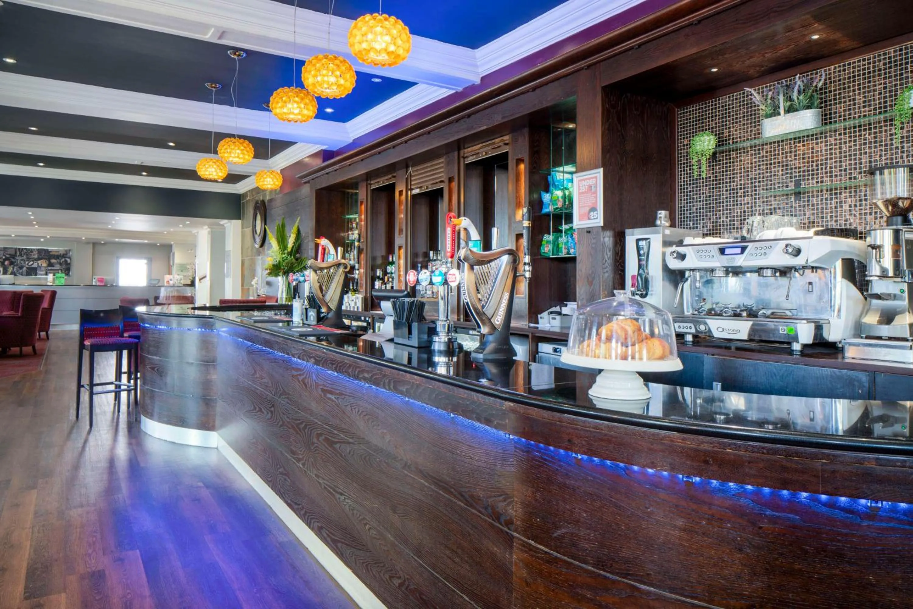 Lounge or bar in London Croydon Aerodrome Hotel, BW Signature Collection