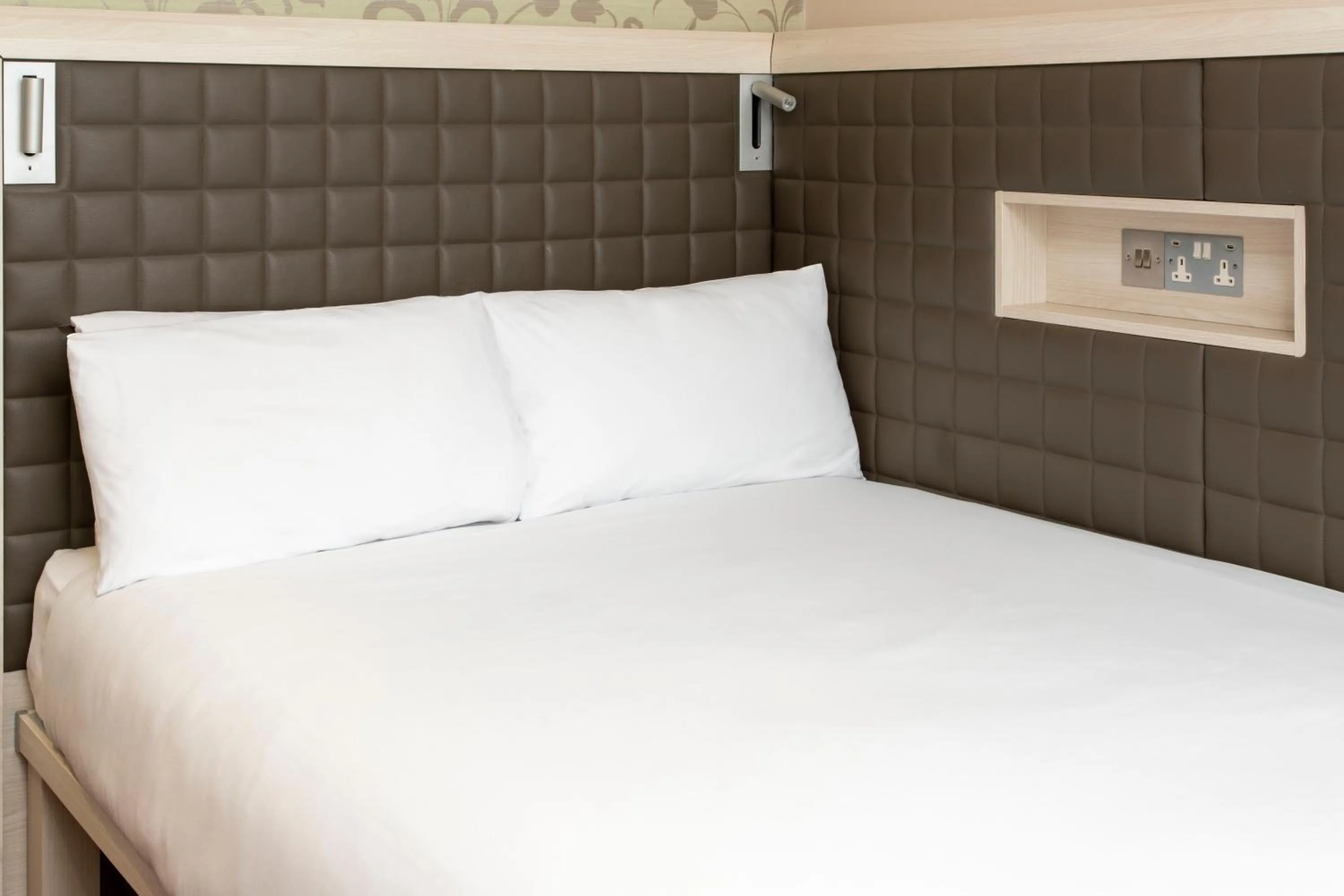 Bed in London Croydon Aerodrome Hotel, BW Signature Collection