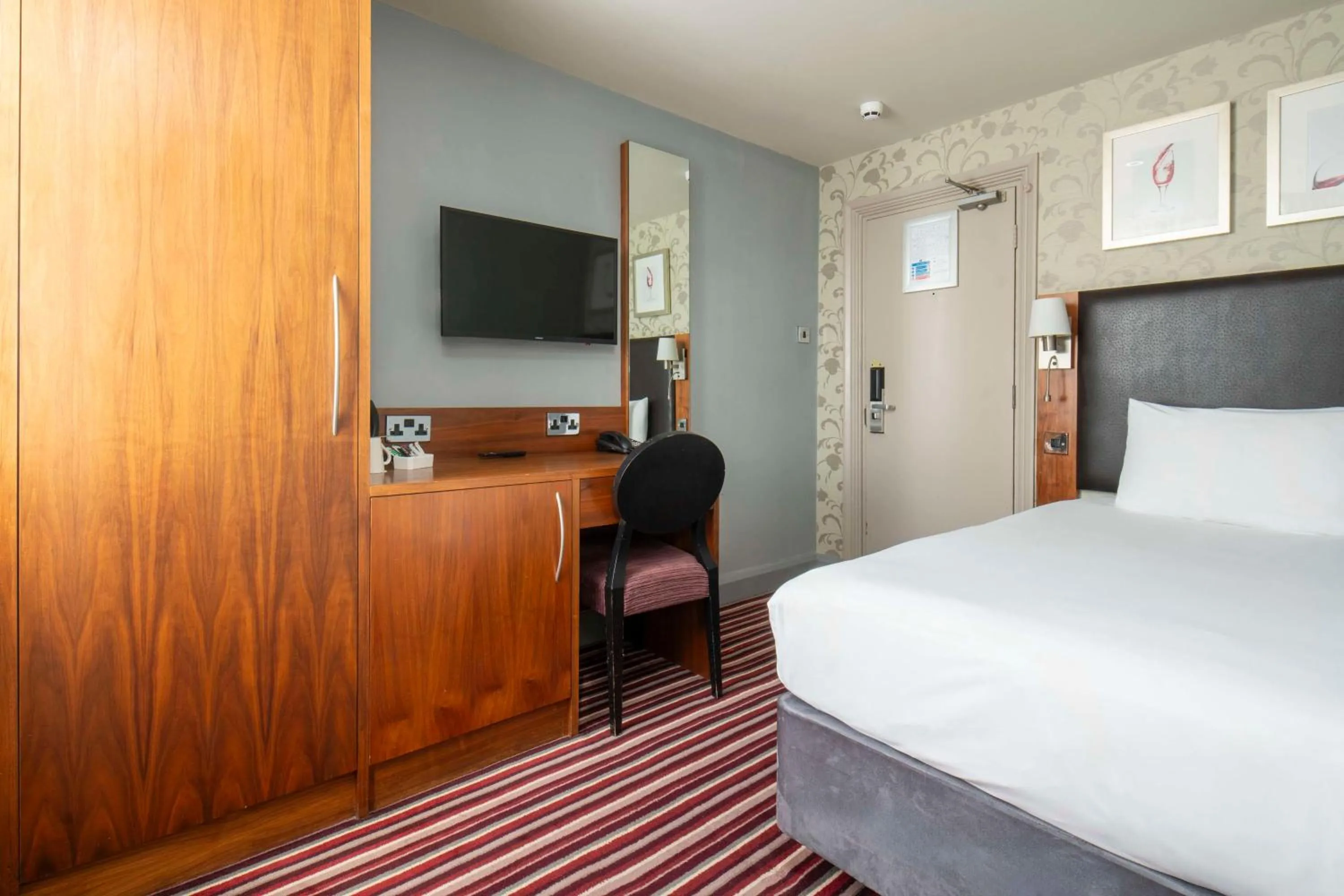 Bedroom, Bed in London Croydon Aerodrome Hotel, BW Signature Collection