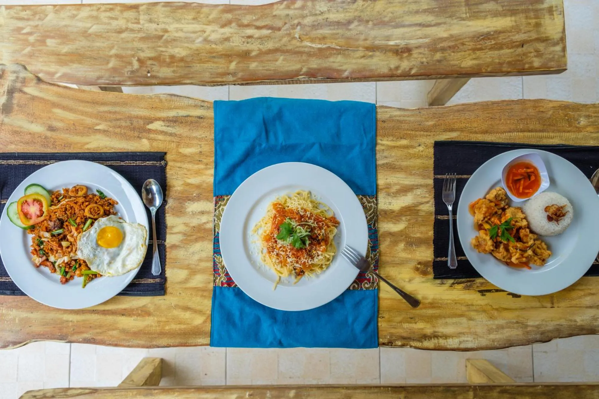 Restaurant/places to eat in Crystal Bay Bungalows