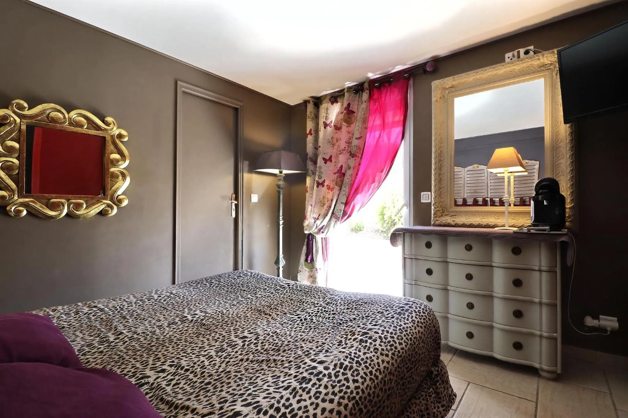 Mountain view, Bed in La Villa Blanche