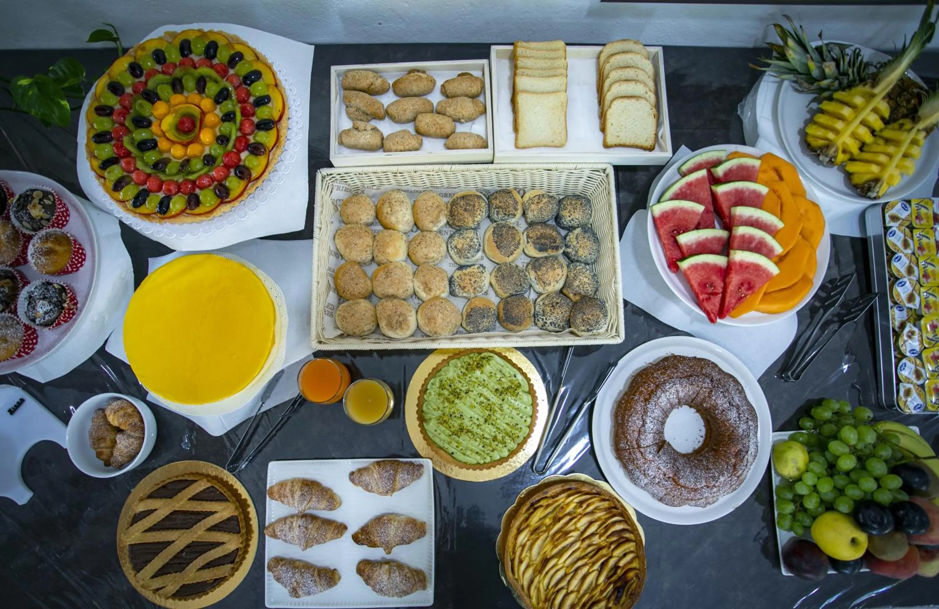 Buffet breakfast in Il Calabriano Residence