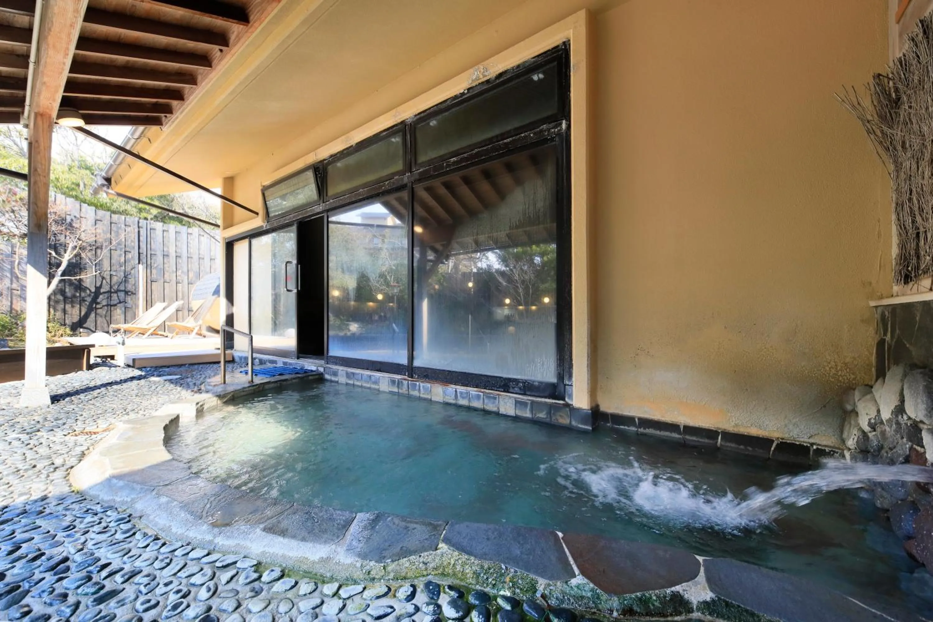 Hot Spring Bath in Kaike Fuga