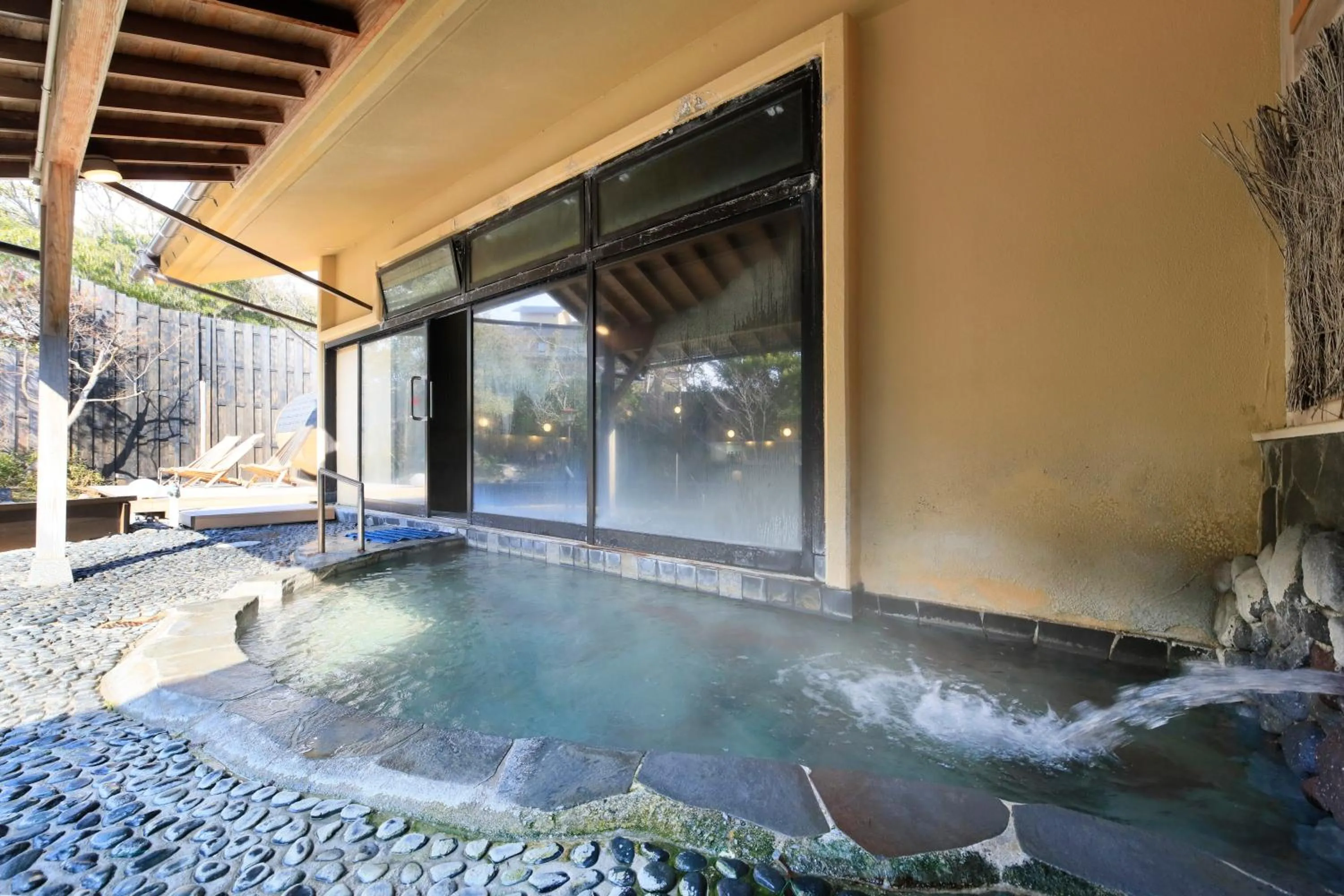 Hot Spring Bath in Kaike Fuga