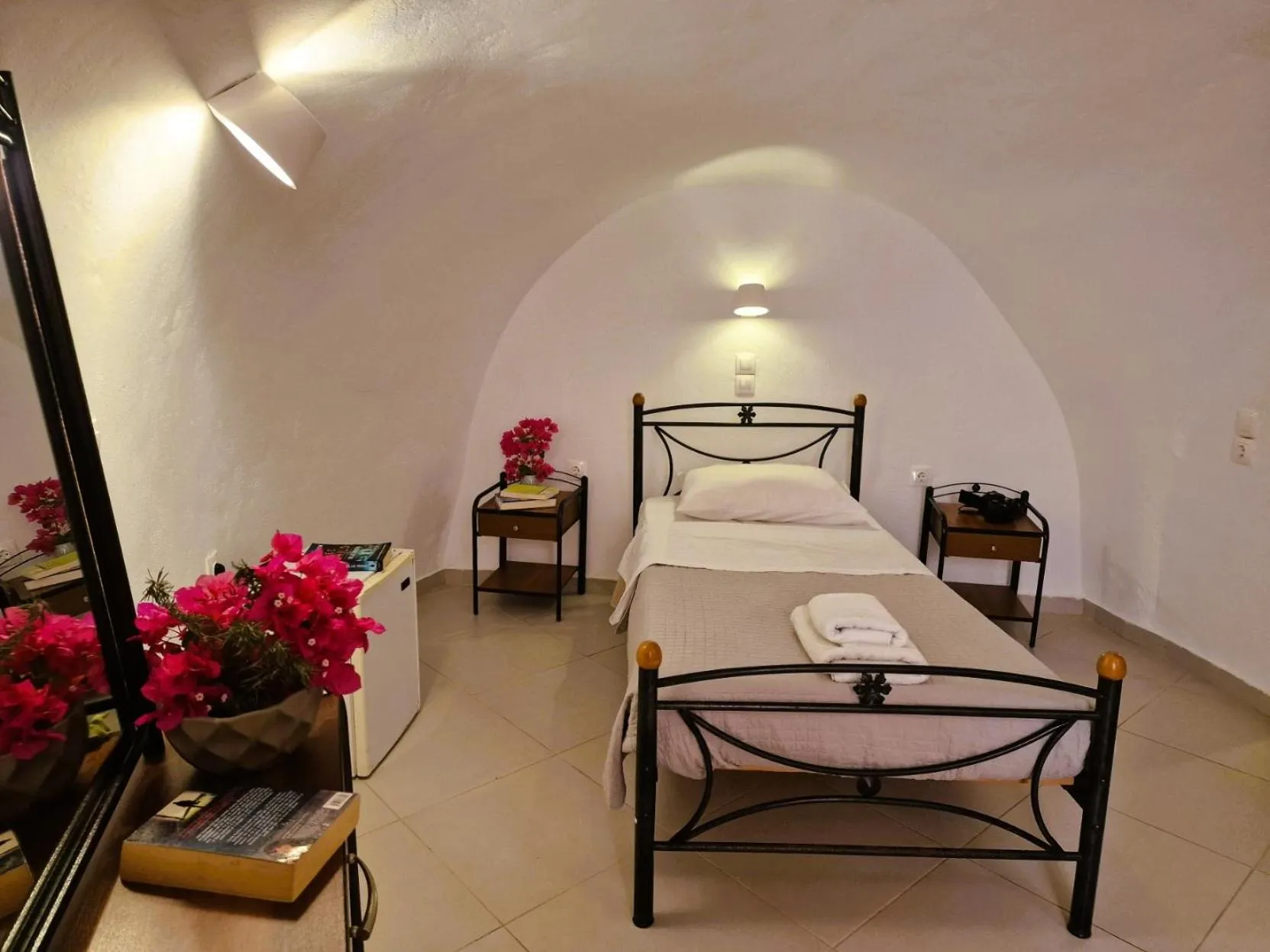 Photo of the whole room, Bed in Kykladonisia Traditional Settlement