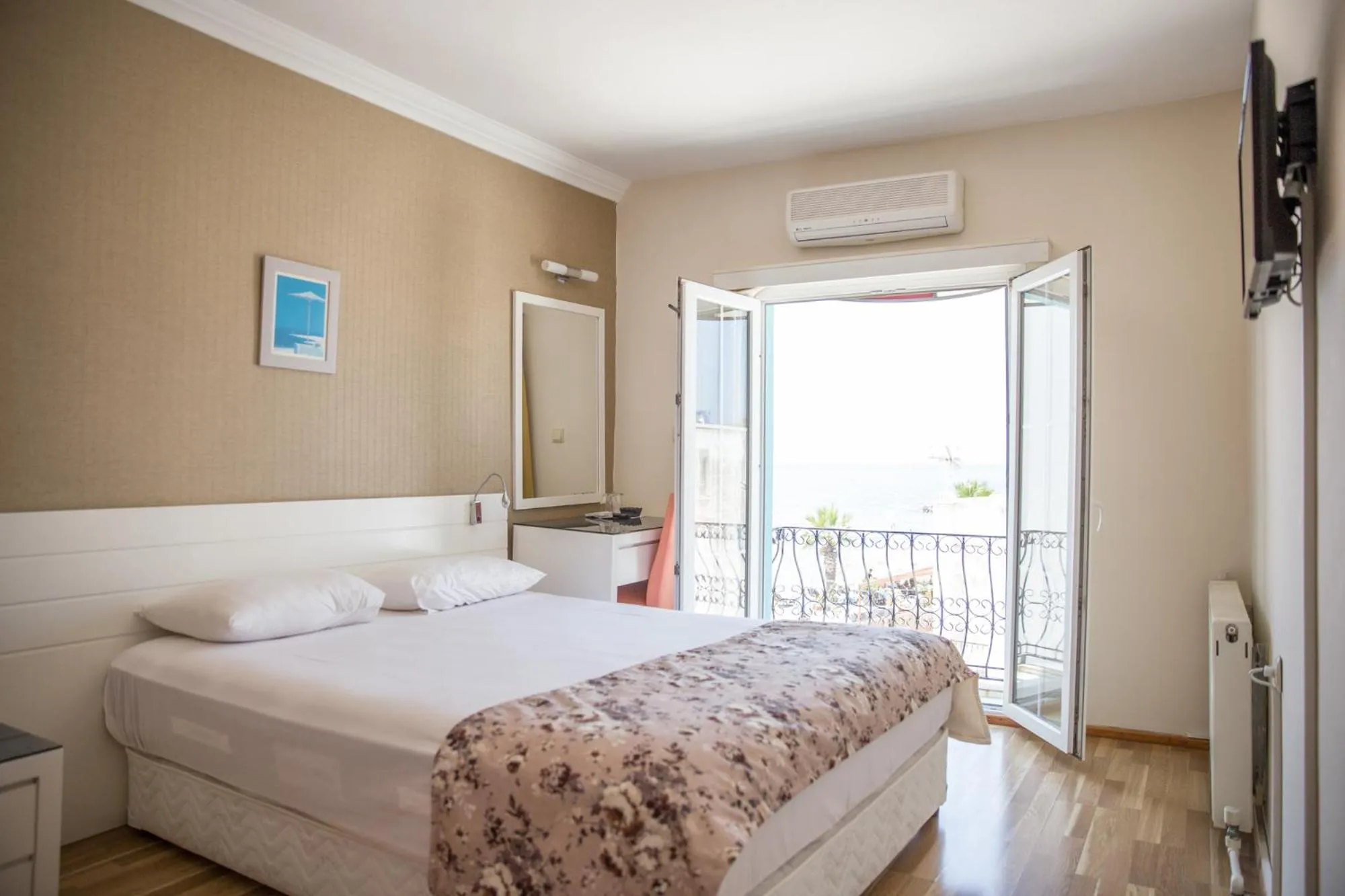 Photo of the whole room, Bed in Kortan Hotel