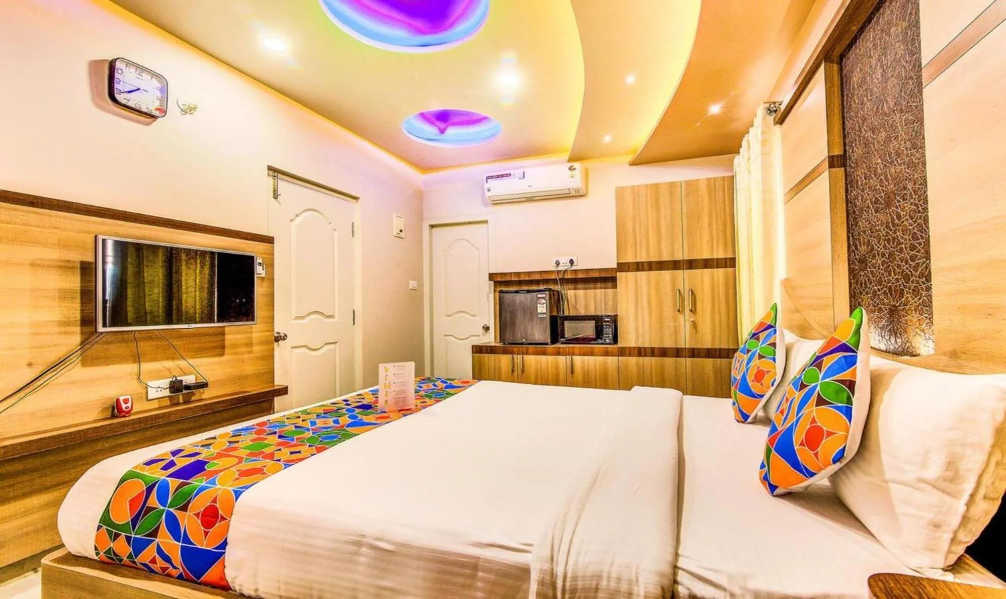 Bed in Via Emara Boutique