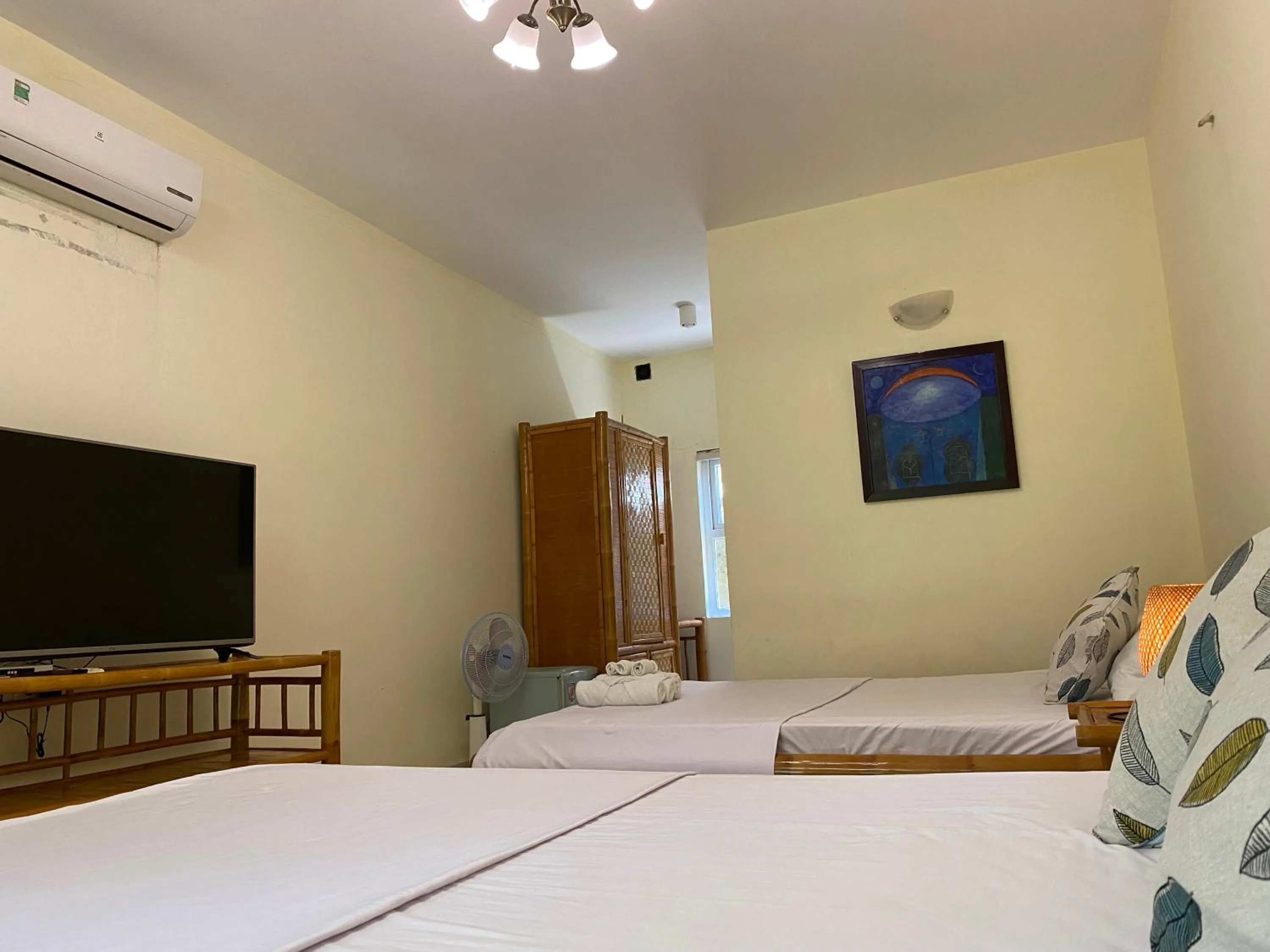 Communal lounge/ TV room, Bed in Ngoc Linh Villas