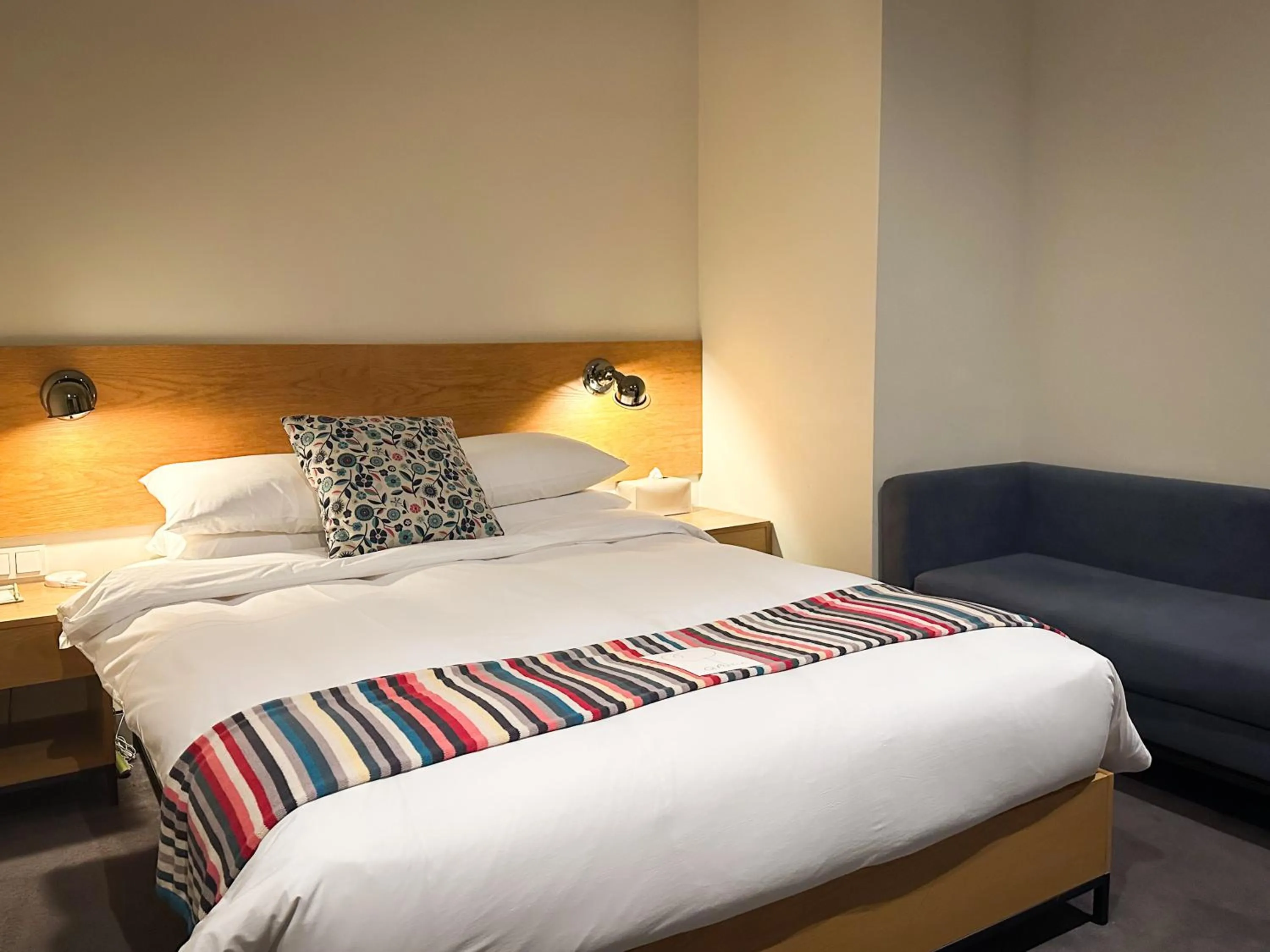 Bed in La Casa Hotel Seoul