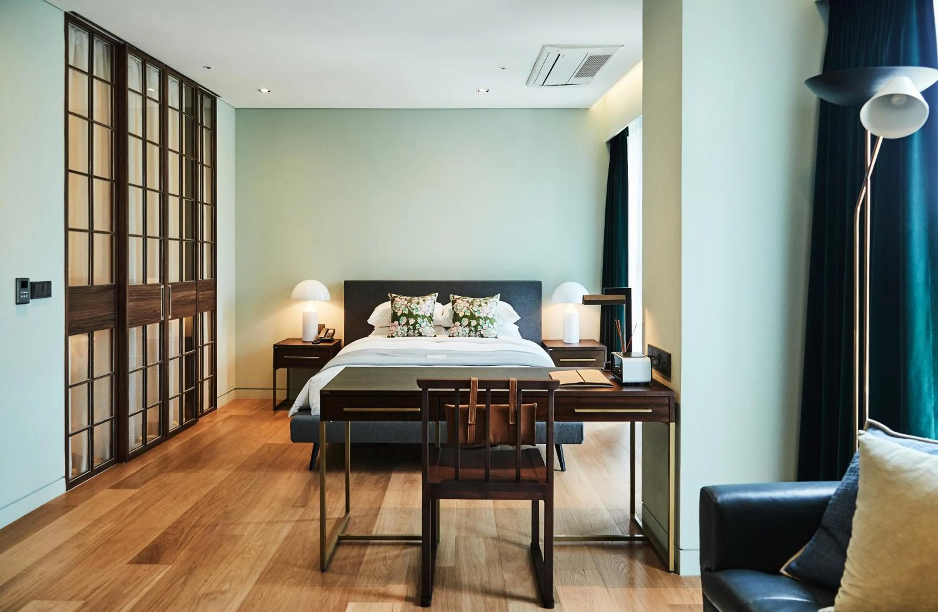 Bed in La Casa Hotel Seoul