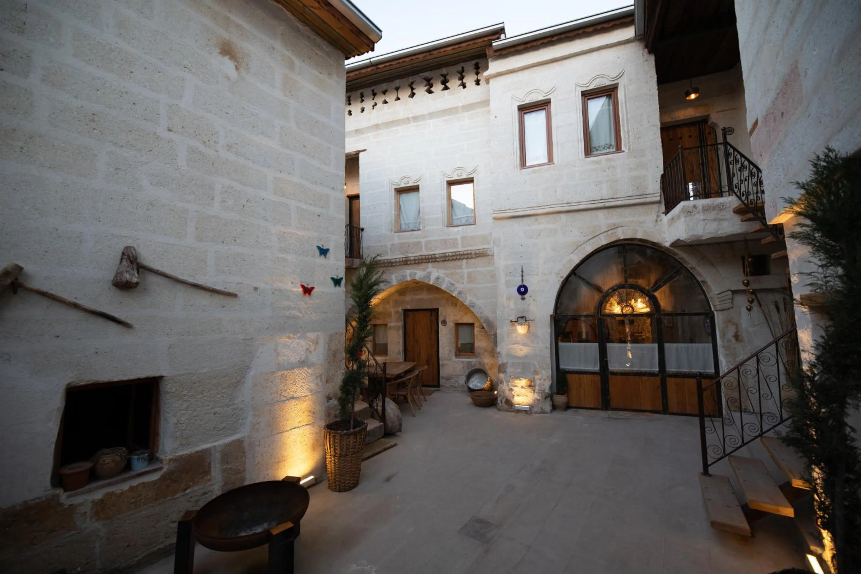 Facade/entrance in terracota hotel