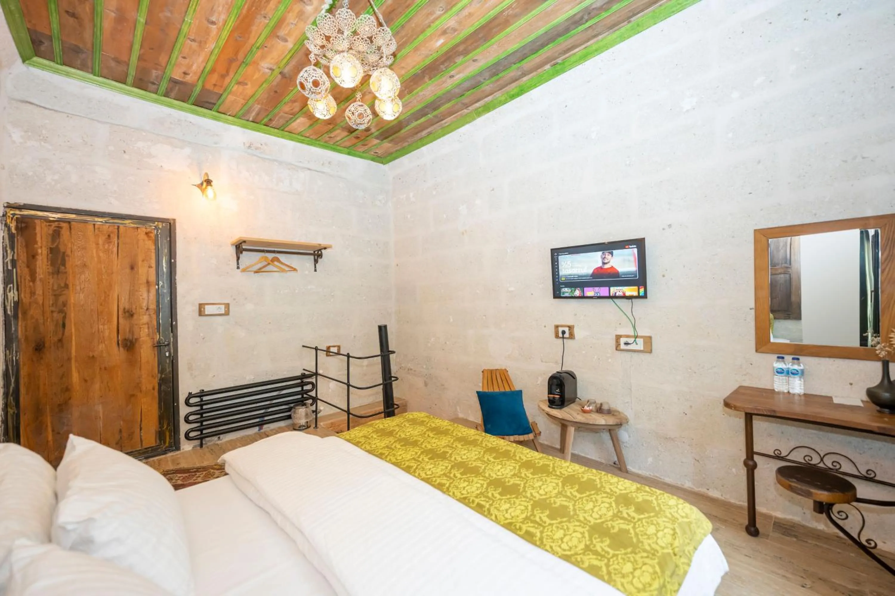 TV and multimedia, Bed in terracota hotel