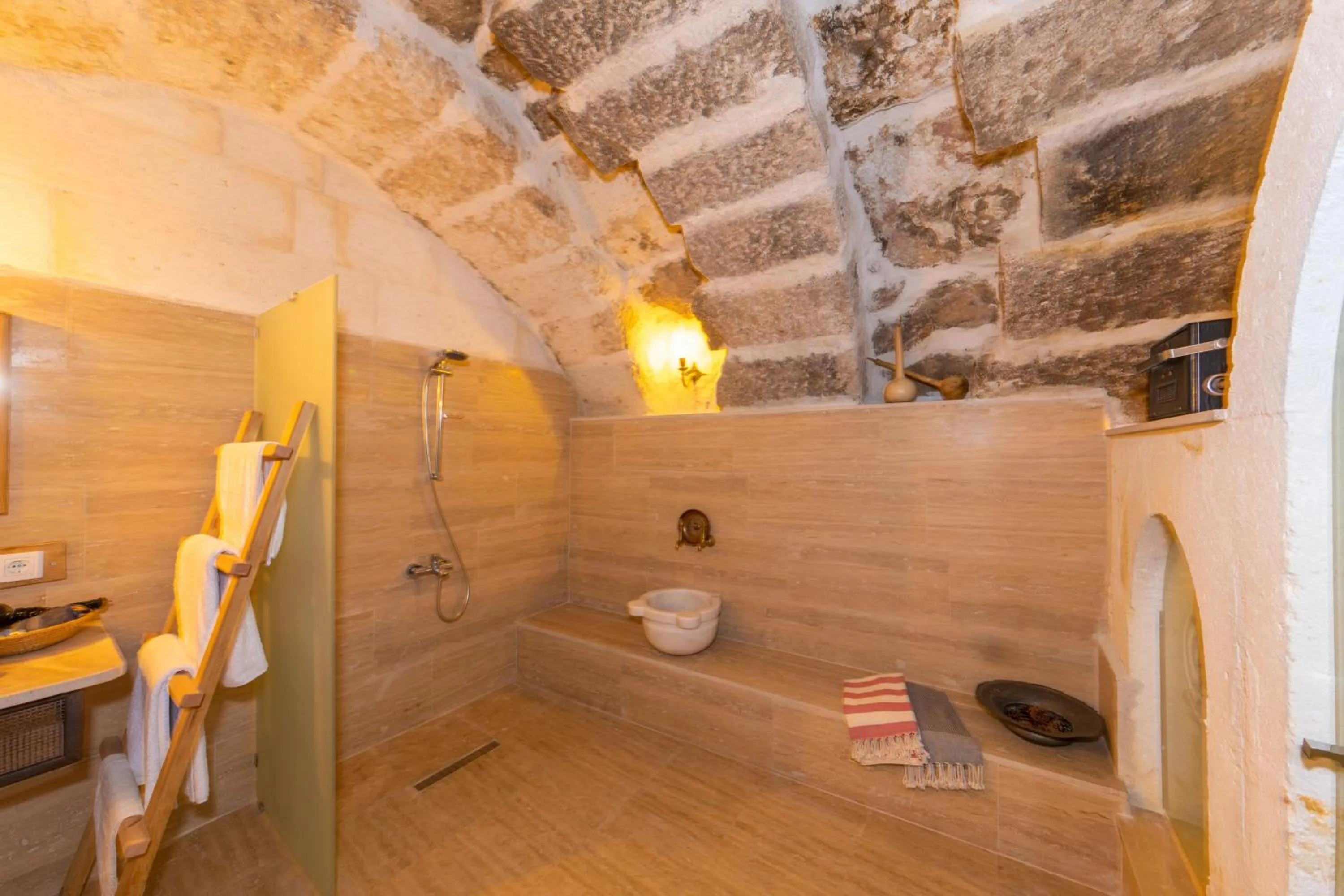 Massage in terracota hotel