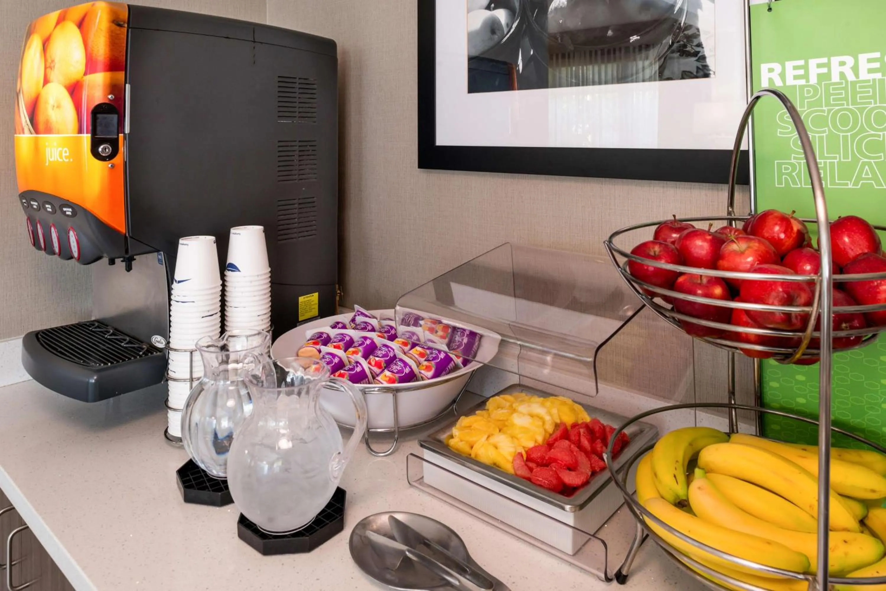 Dining area in Hampton Inn Los Angeles-West Covina