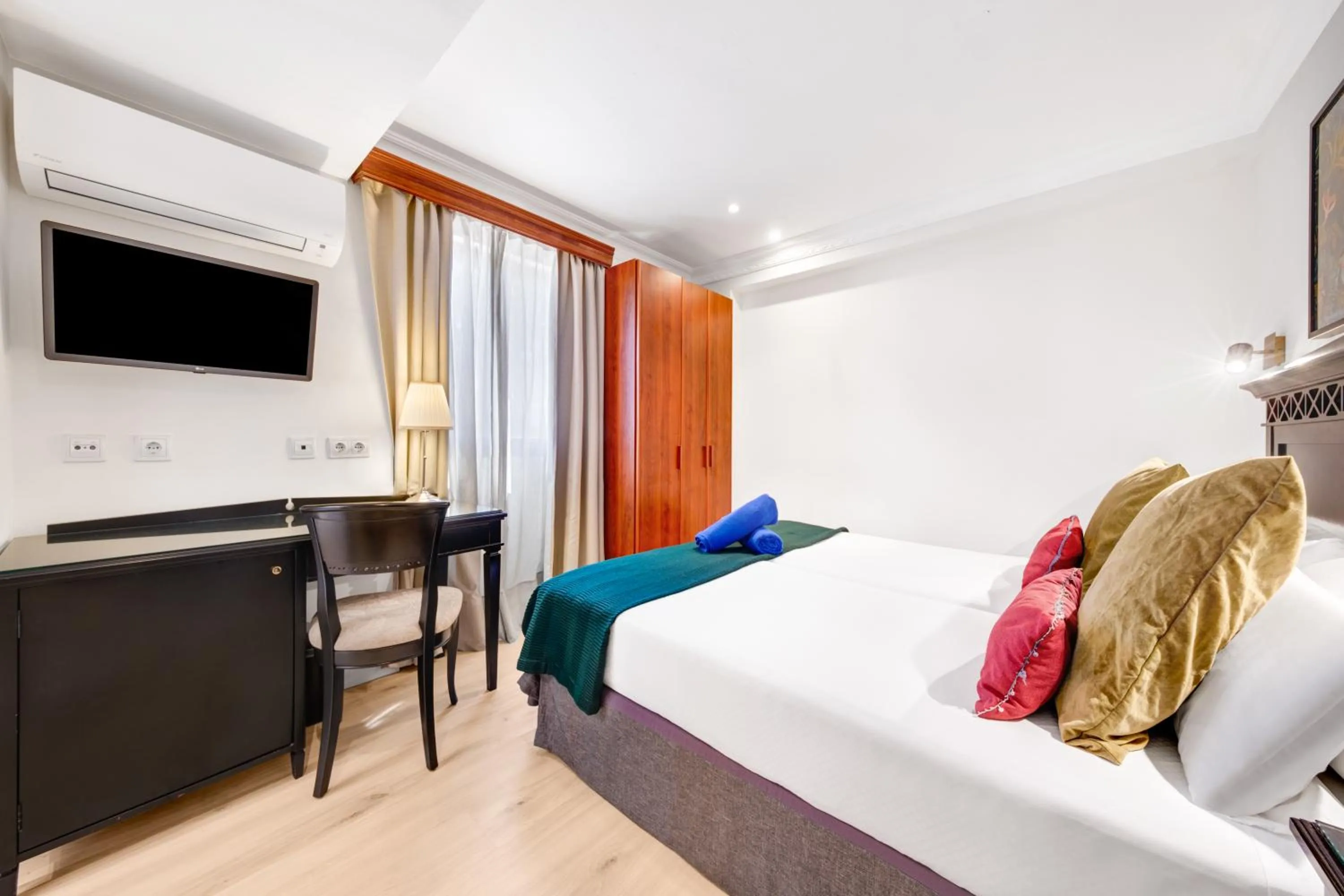 Other, Bed in Hotel Ciutat Jardi