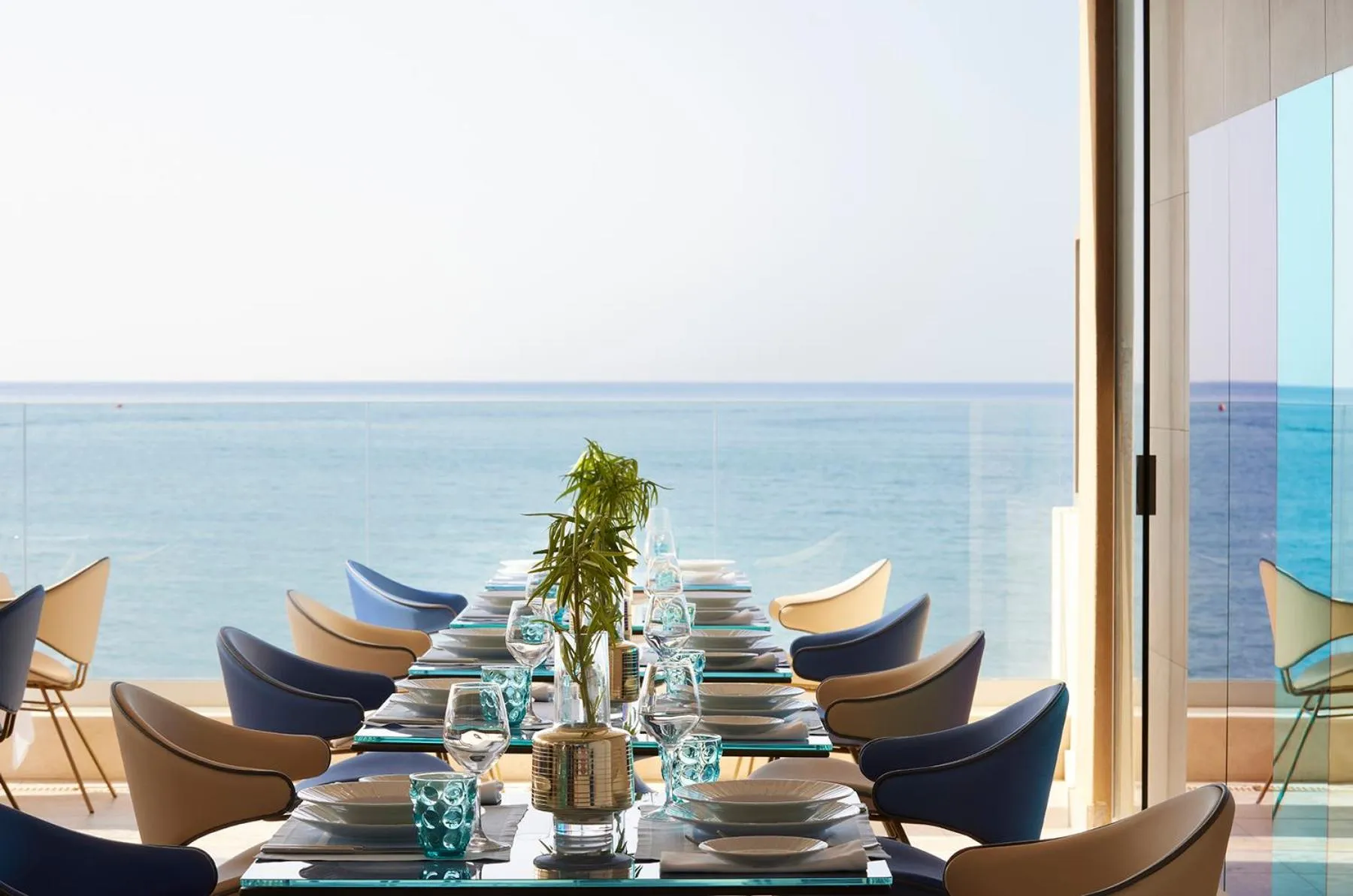 Restaurant/places to eat in I Resort Beach Hotel & Spa
