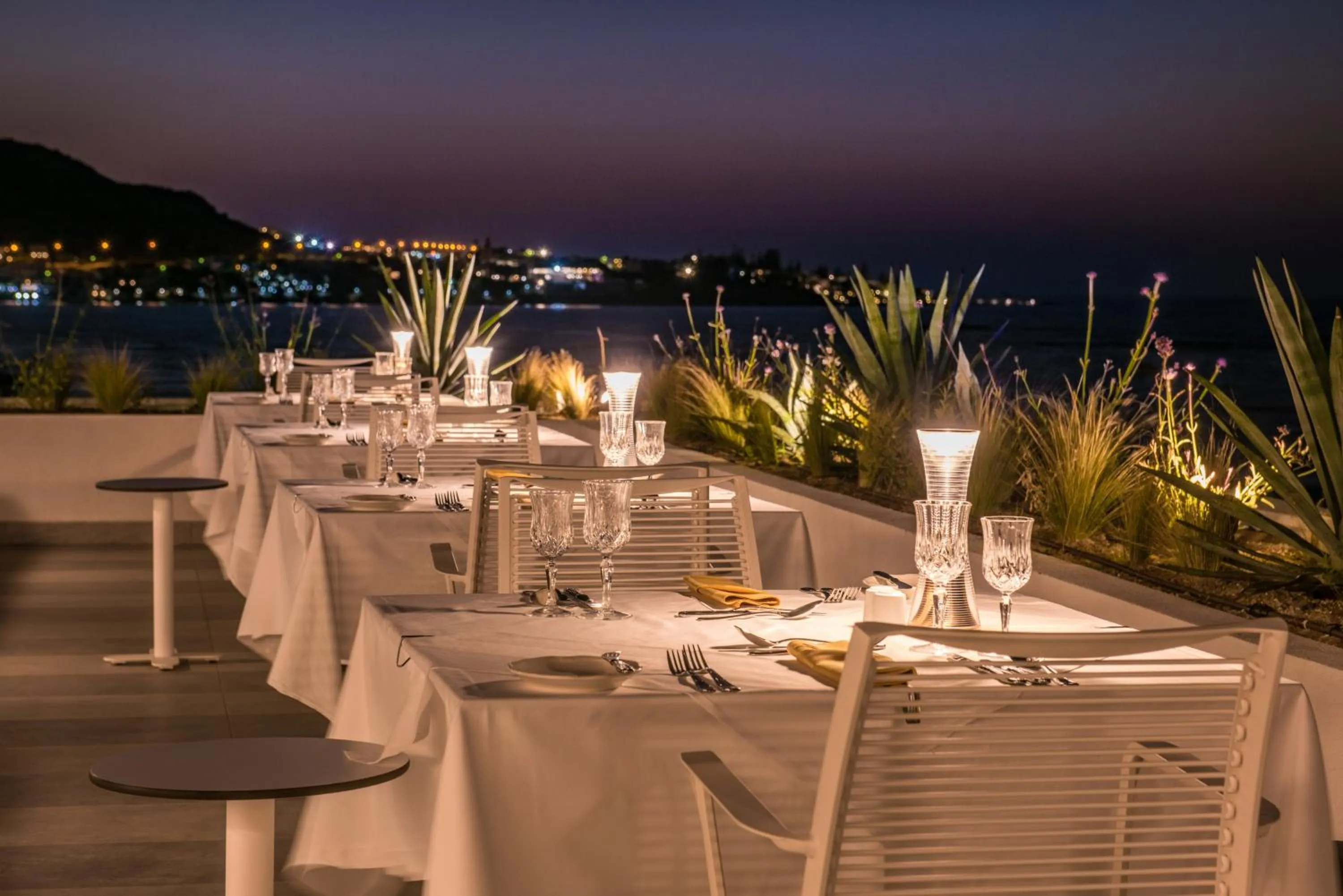 Restaurant/places to eat in I Resort Beach Hotel & Spa