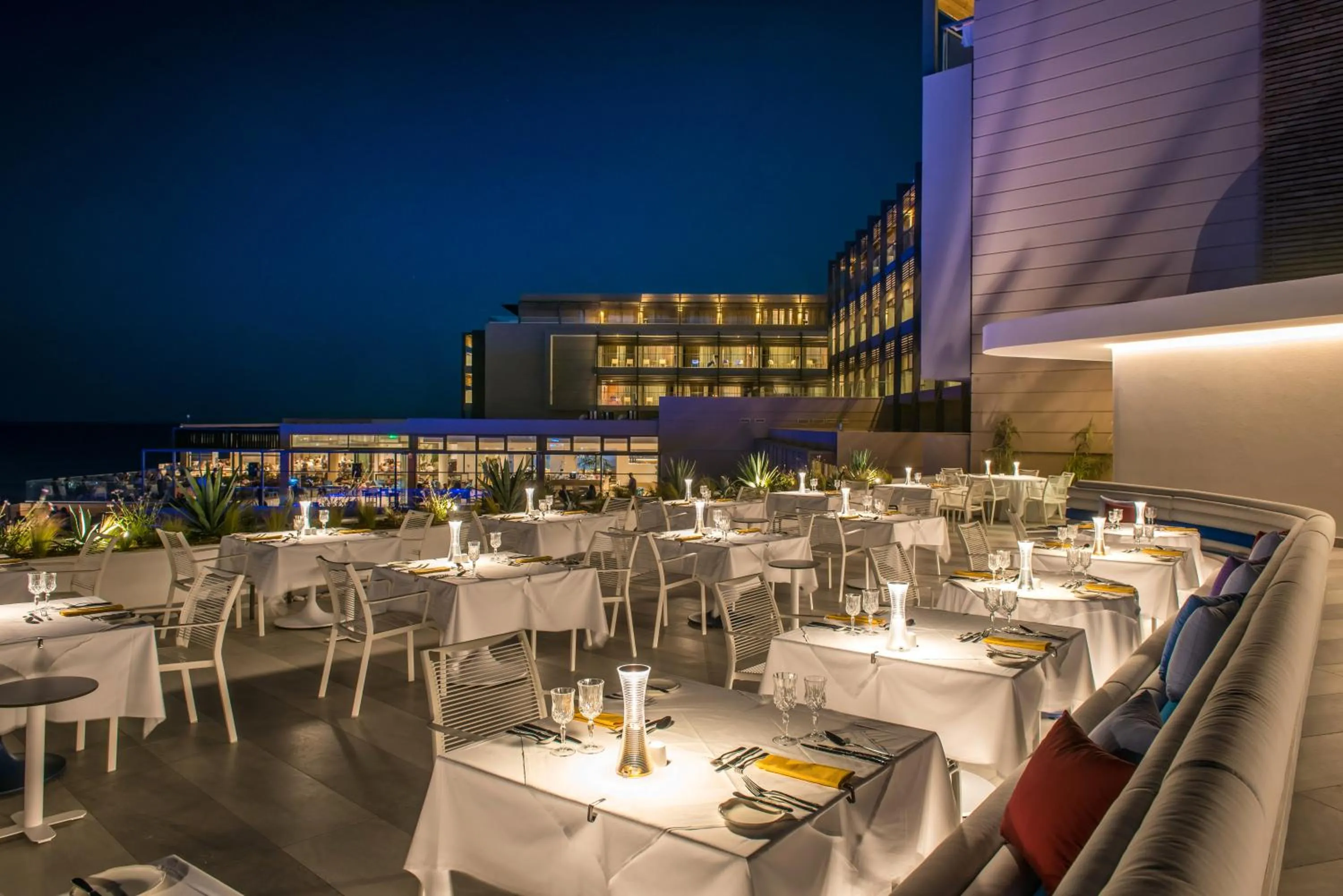 Restaurant/places to eat in I Resort Beach Hotel & Spa