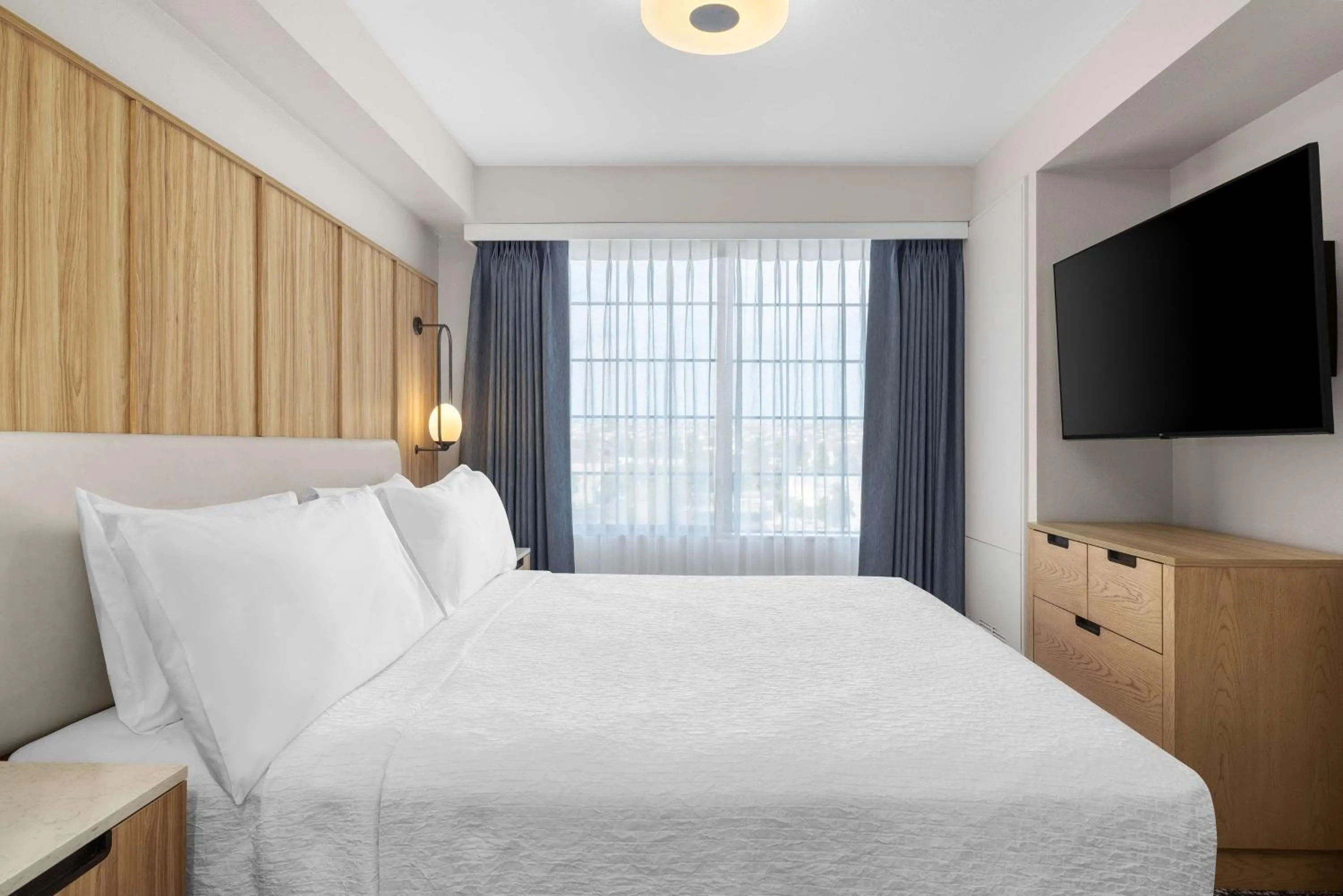 Bed in Homewood Suites by Hilton San Diego Airport-Liberty Station