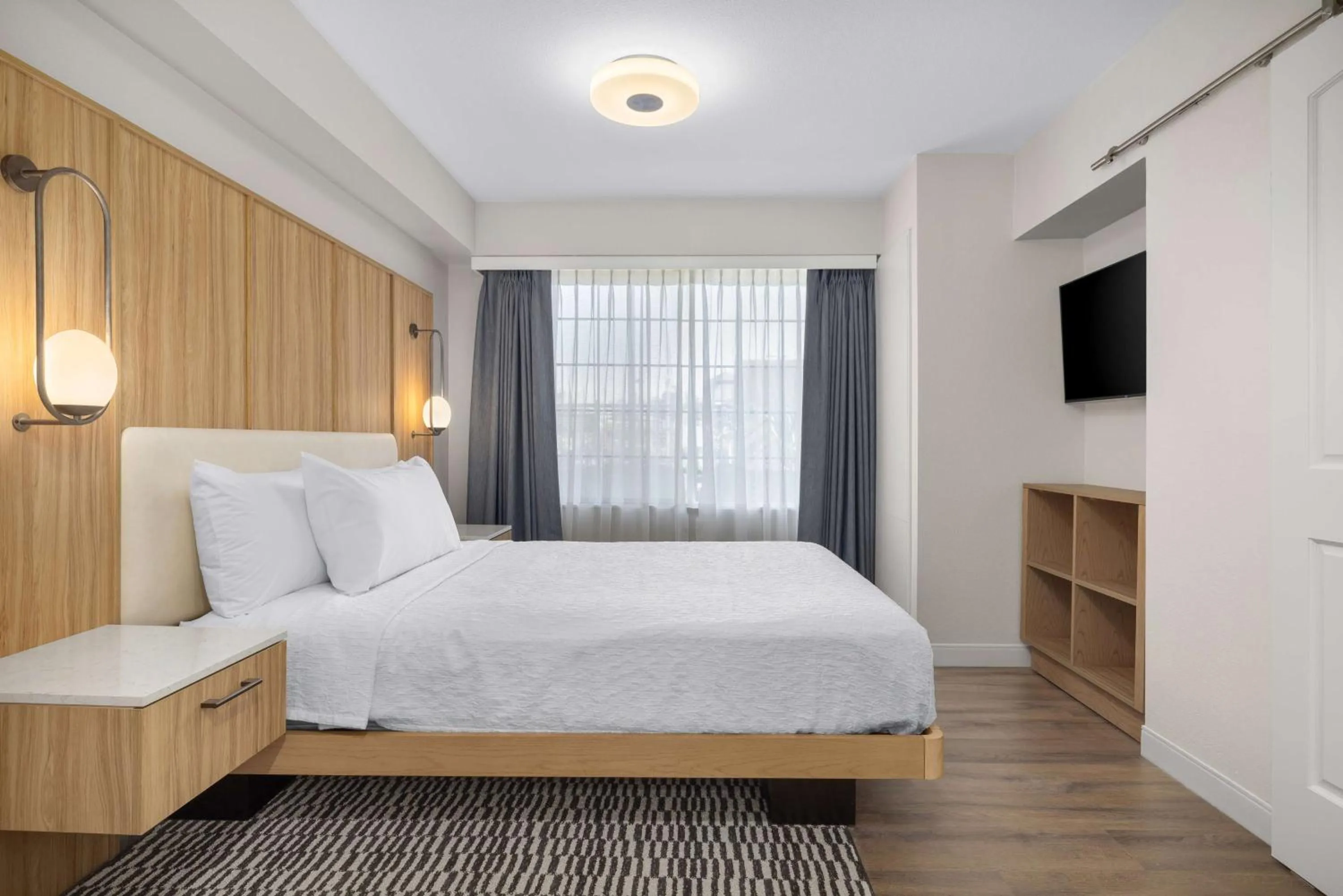 Bed in Homewood Suites by Hilton San Diego Airport-Liberty Station