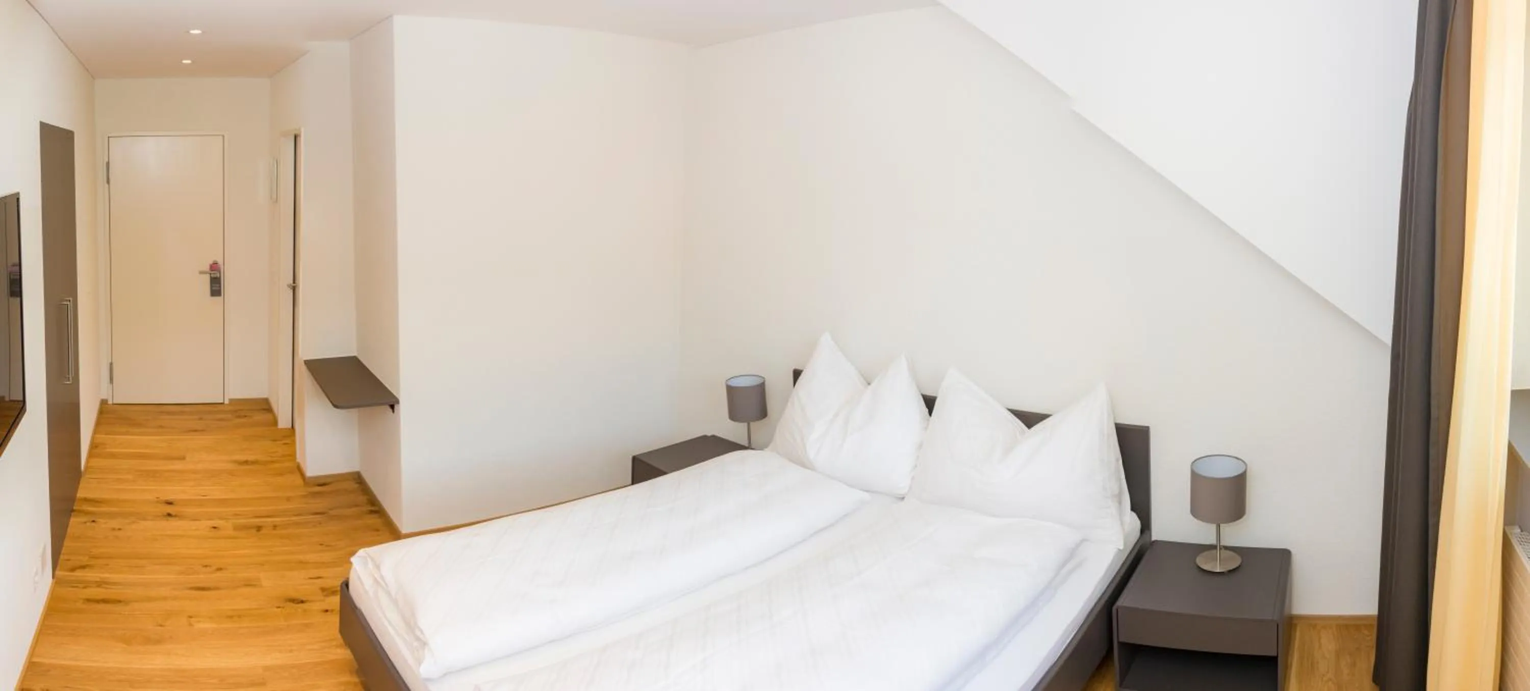 Photo of the whole room, Bed in Gasthof National