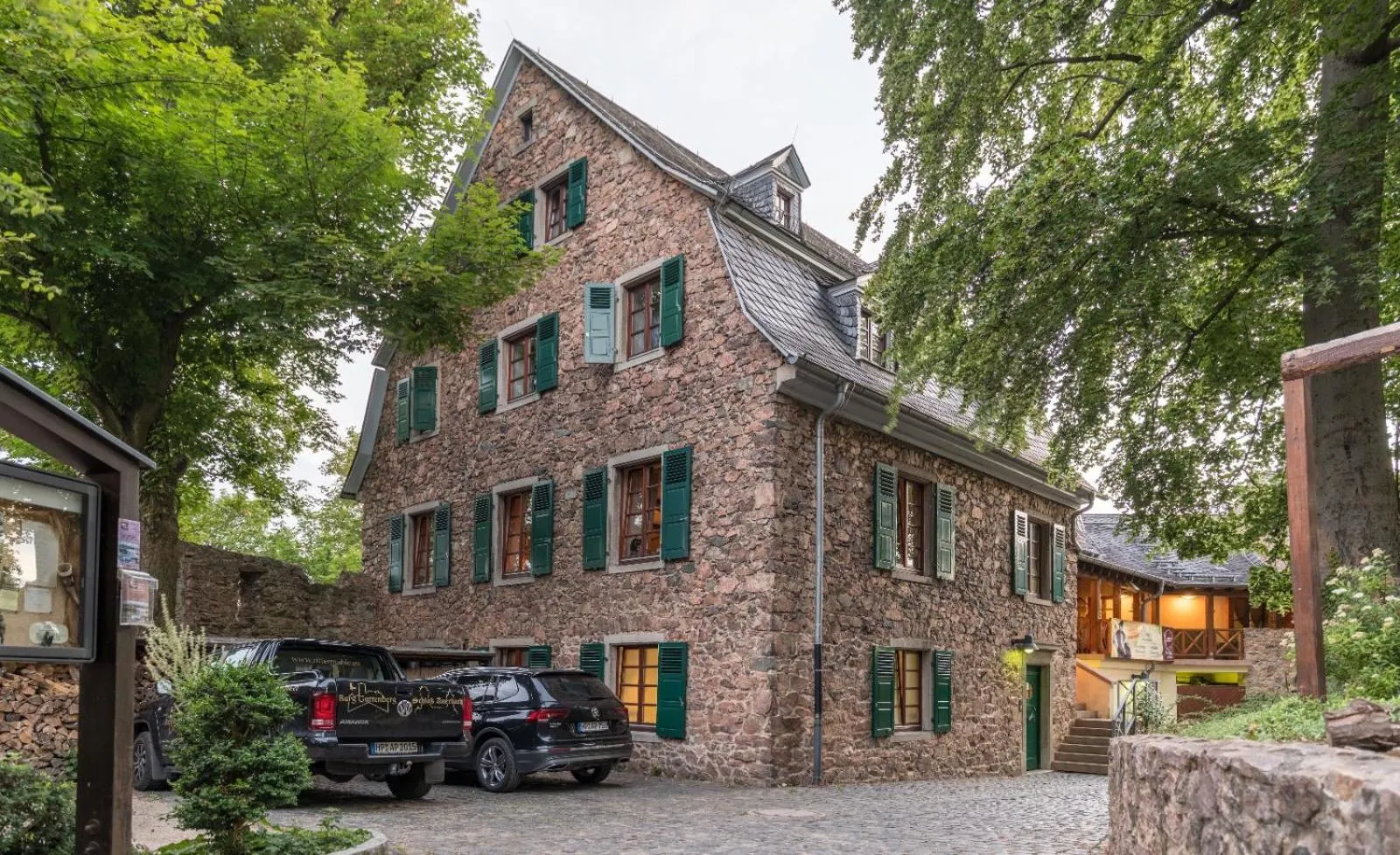 Property building in Schloß Auerbach Kleine Ferienwohnung