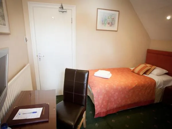 Photo of the whole room, Bed in The Carlton