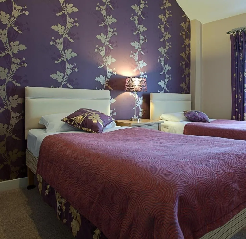 Photo of the whole room, Bed in The Carlton