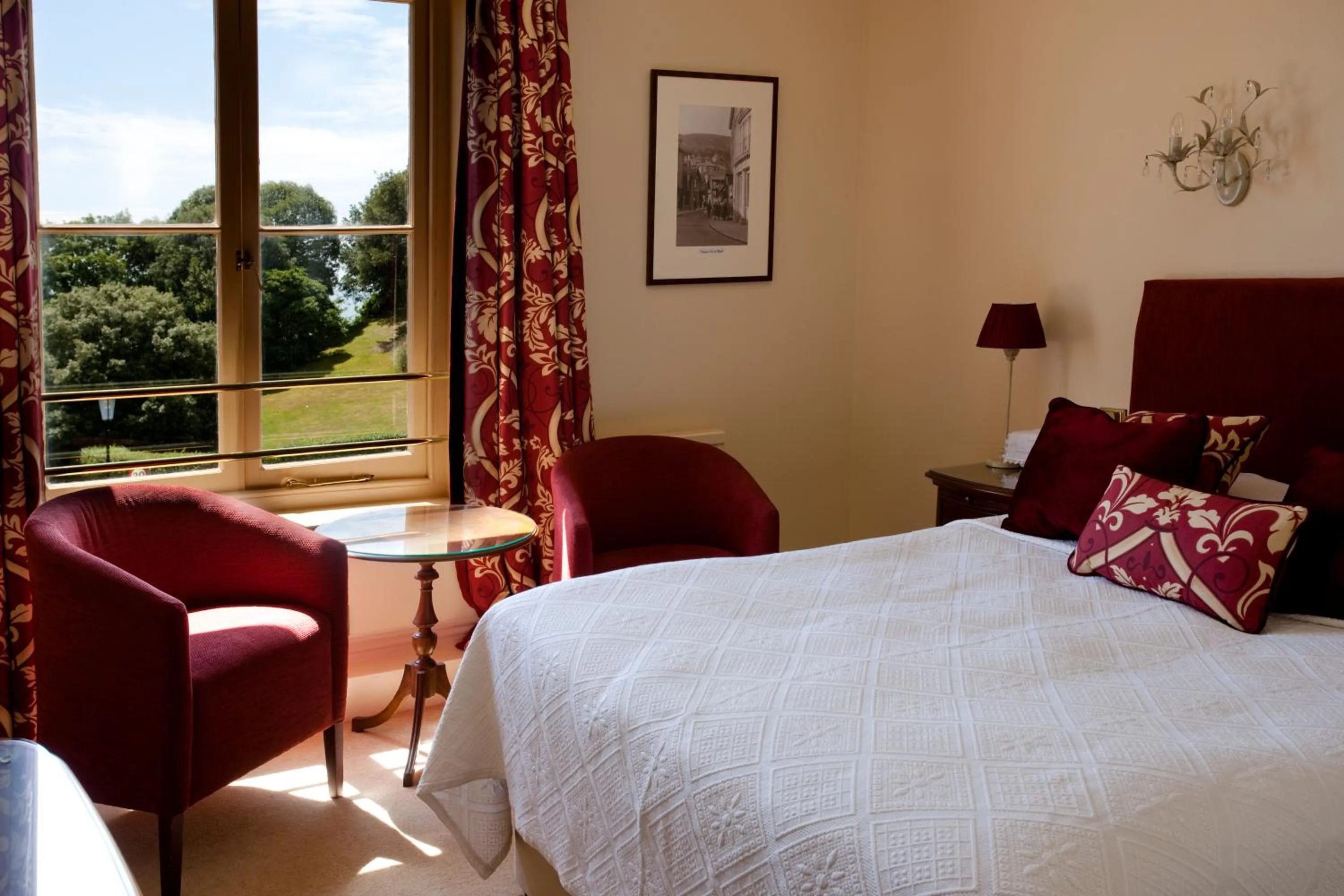 Bedroom, Bed in The Royal Hotel