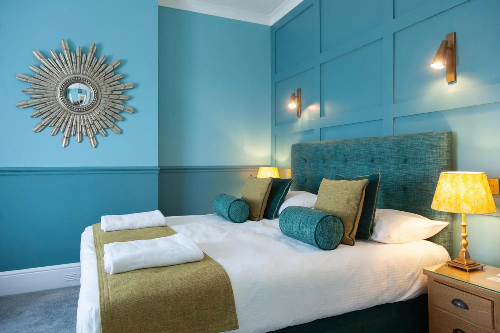 Bedroom, Bed in The Royal Hotel