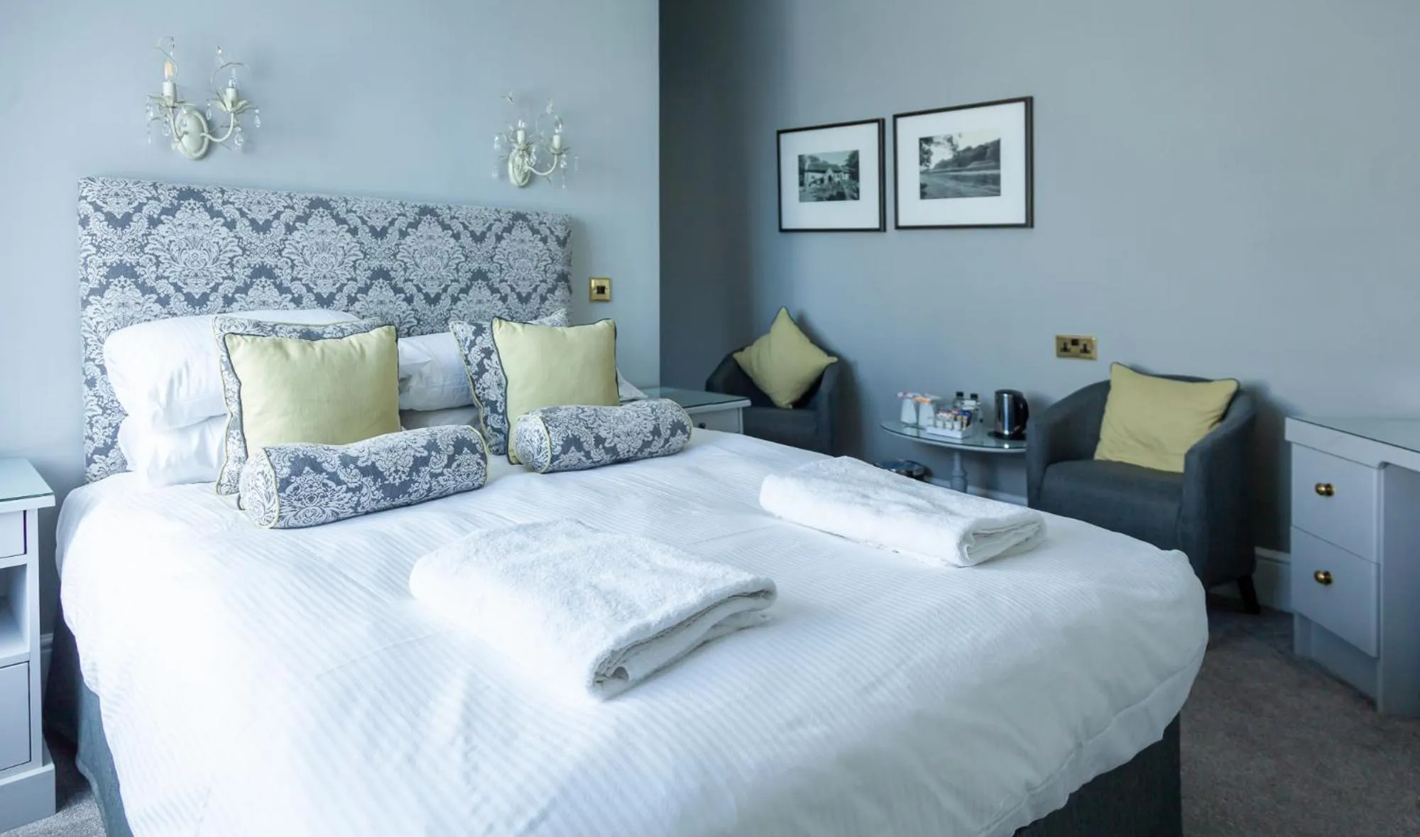 Bedroom, Bed in The Royal Hotel