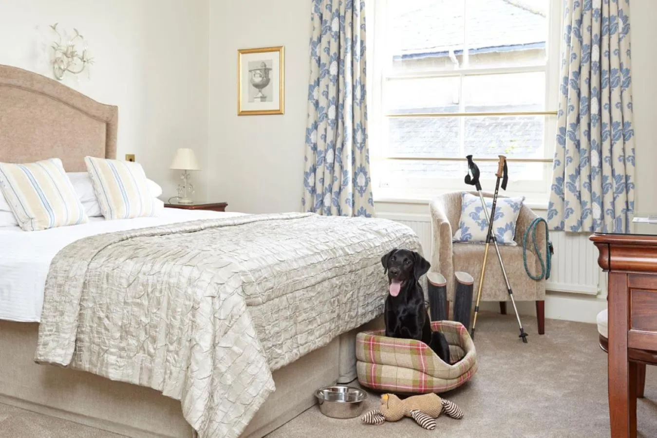 Bedroom, Bed in The Royal Hotel