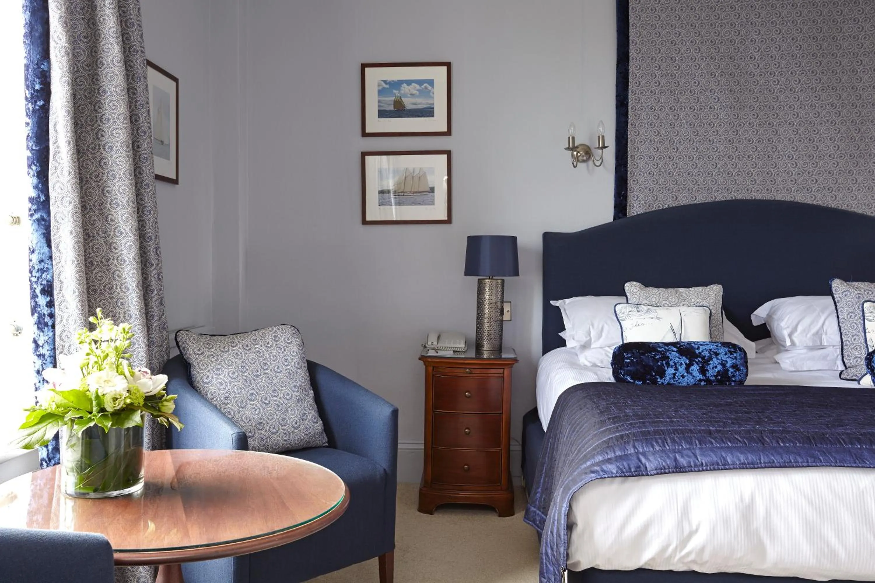 Bedroom, Bed in The Royal Hotel