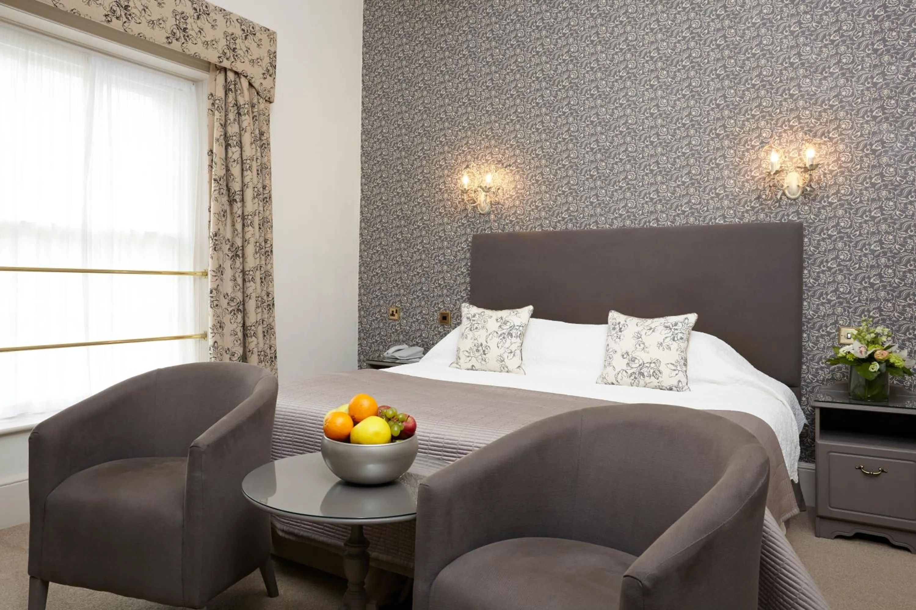 Bedroom, Bed in The Royal Hotel