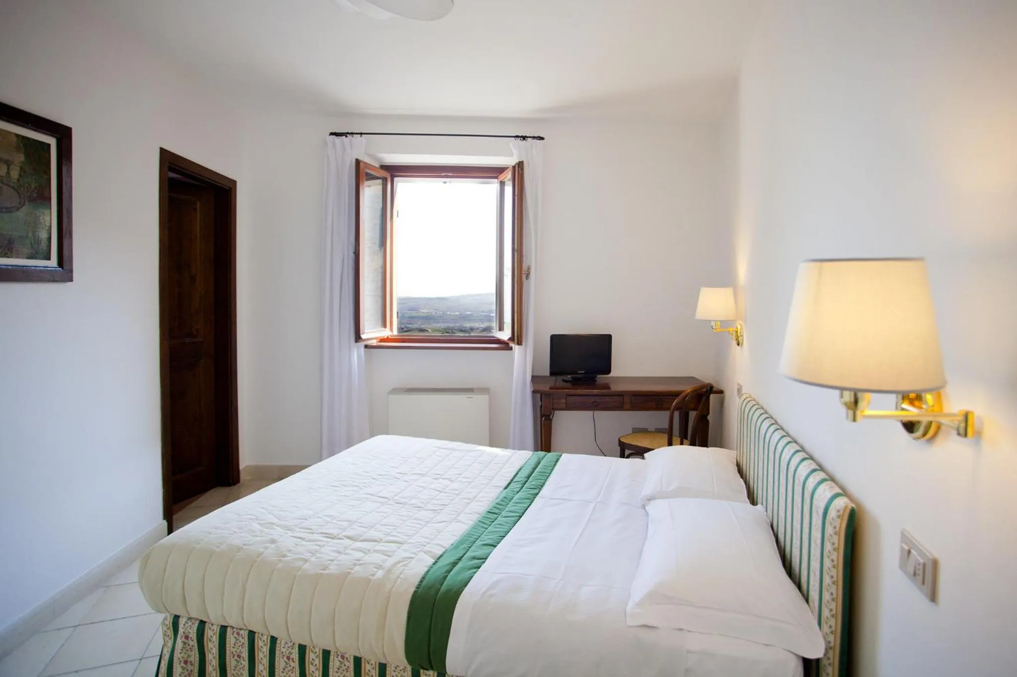 Bed in Casa Oliva Albergo Diffuso