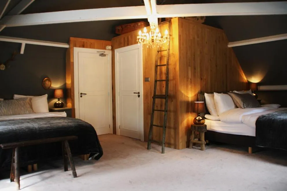 Bed in Hotel & Restaurant Meneer Van Eijck