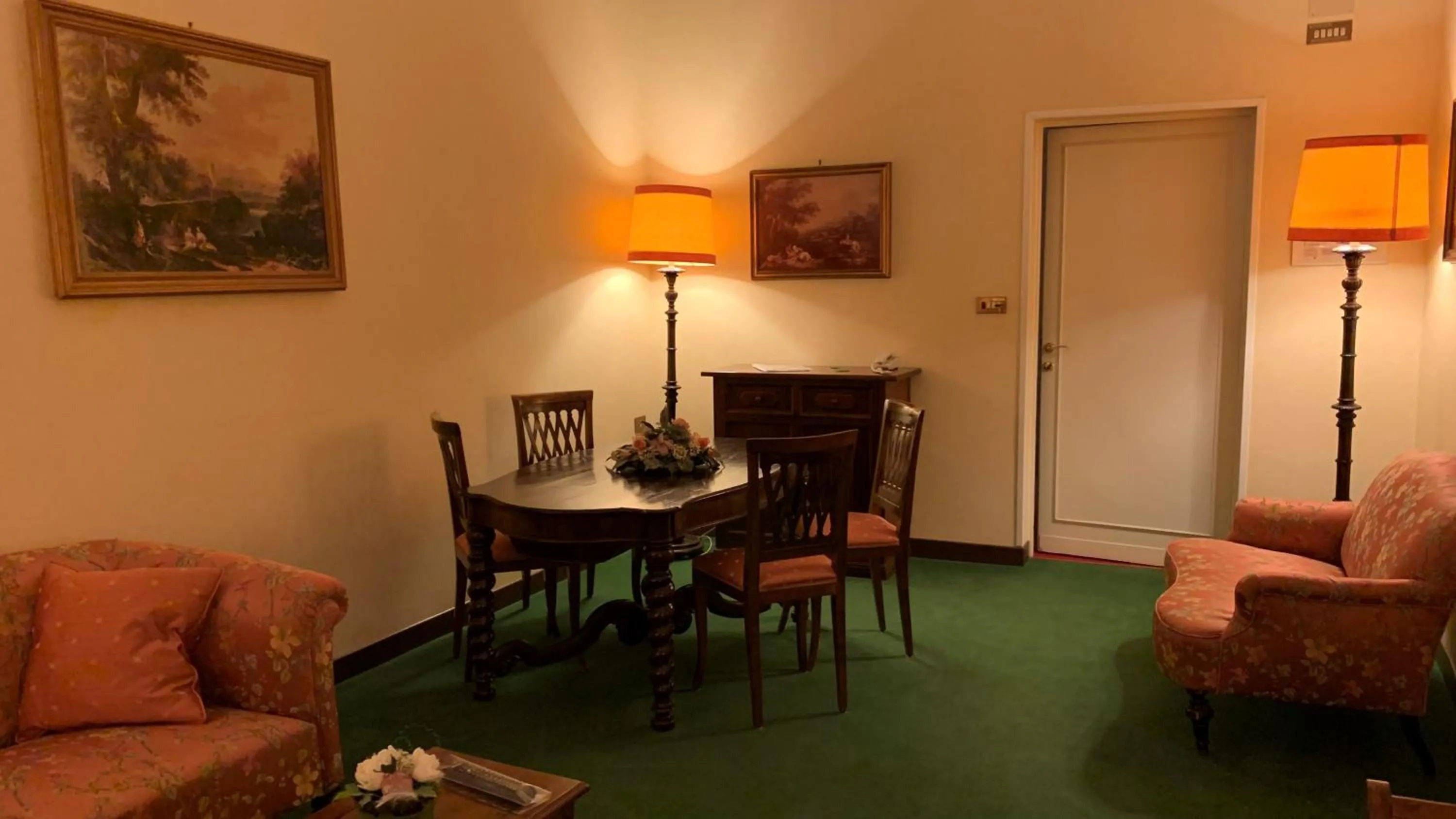 TV and multimedia in Hotel Roma