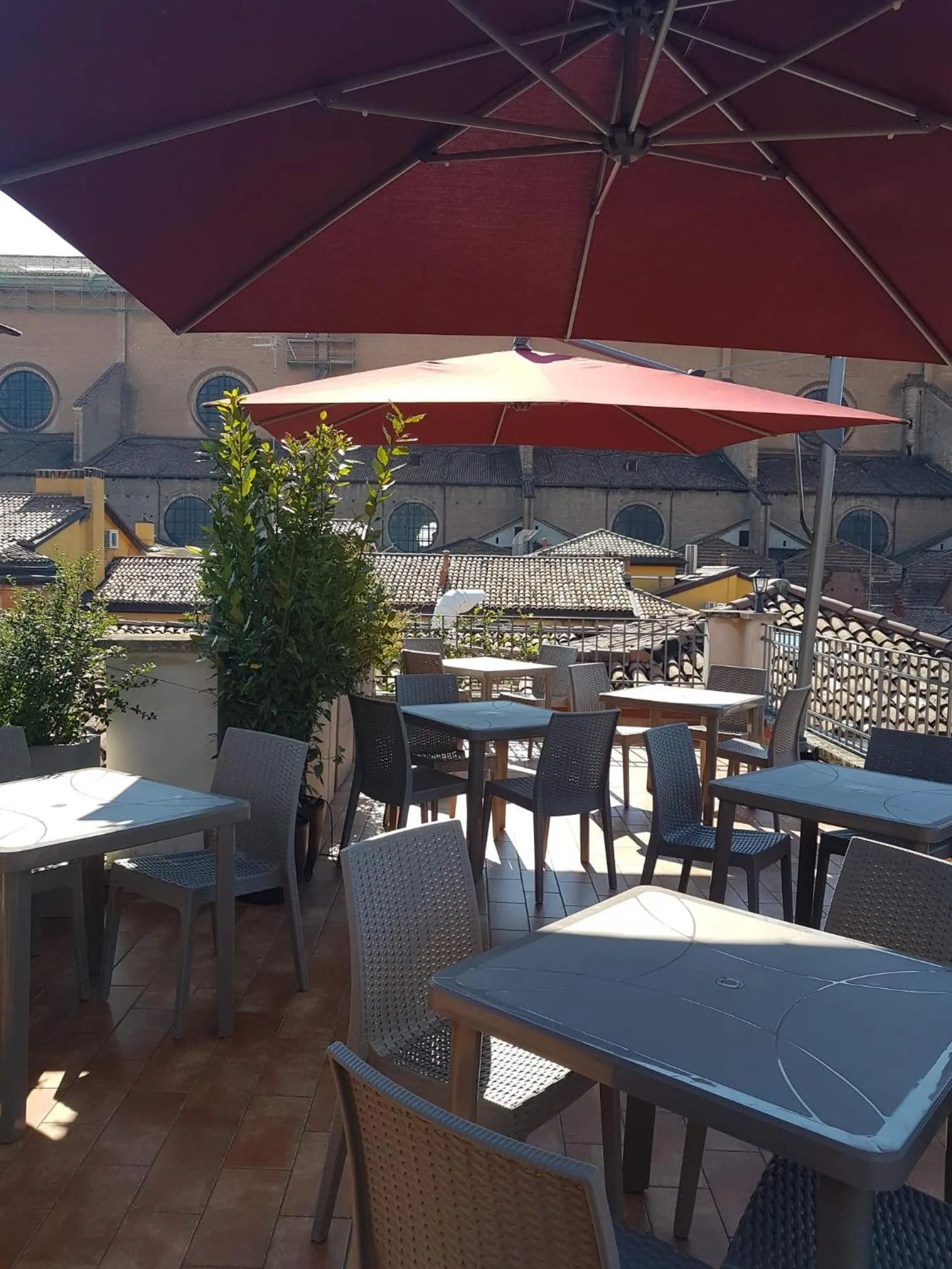 Restaurant/places to eat in Hotel Roma