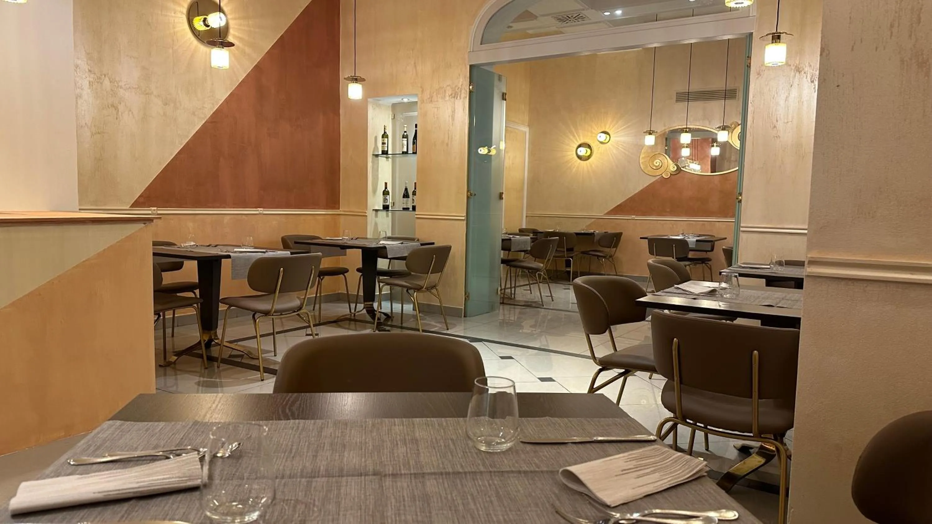 Restaurant/places to eat in Hotel Roma