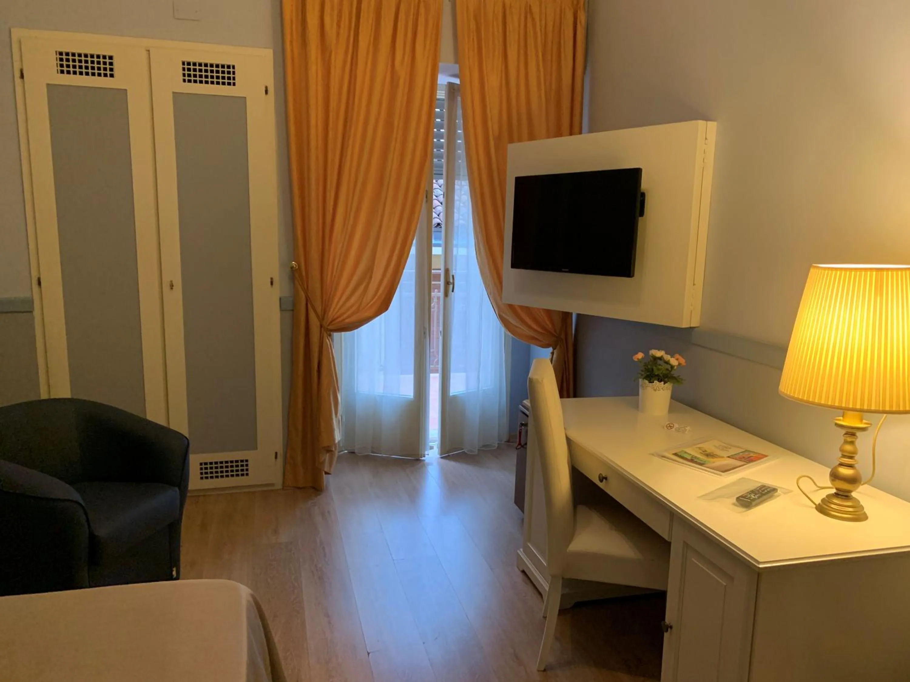 TV and multimedia in Hotel Roma