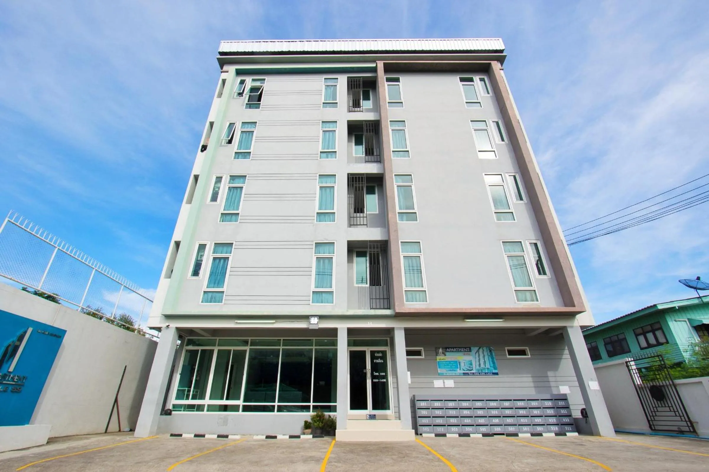 Facade/entrance in NW Apartment Lasalle 59