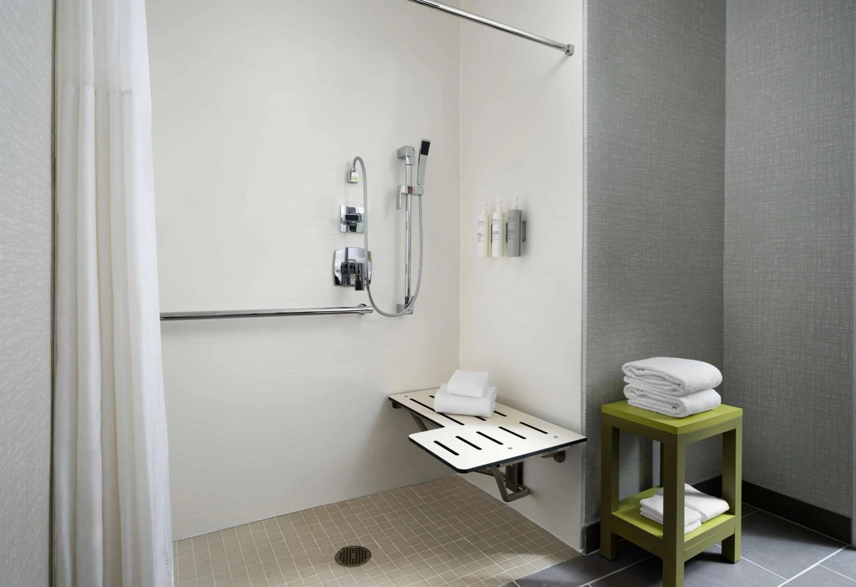 Bathroom in Hampton Inn San Diego/Del Mar