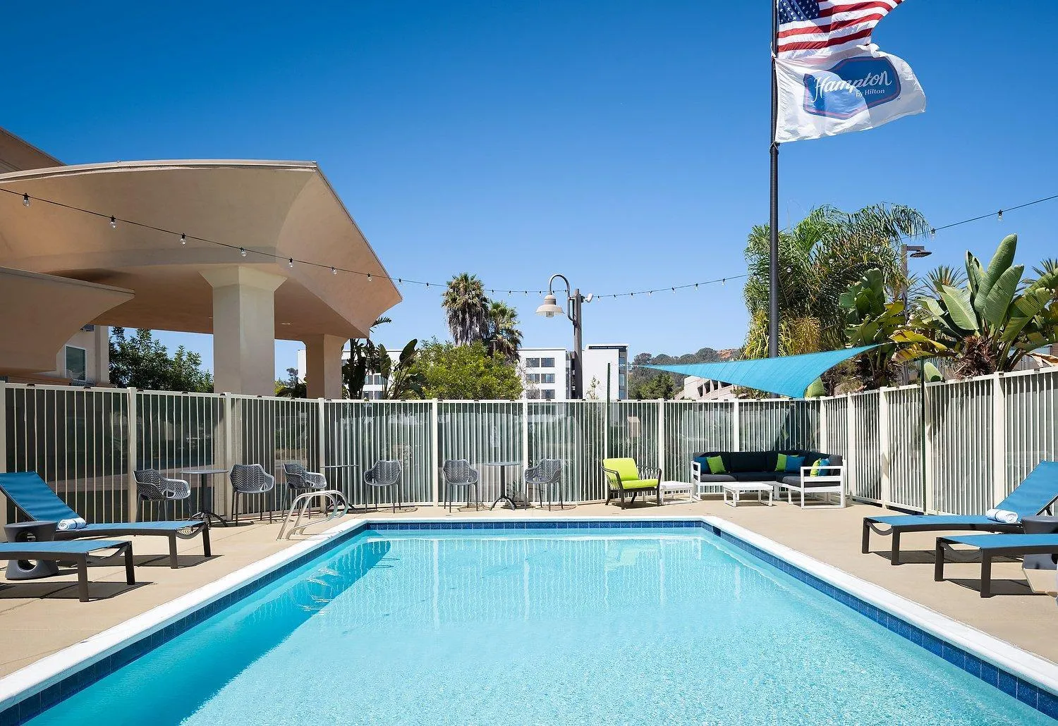 Swimming pool in Hampton Inn San Diego/Del Mar