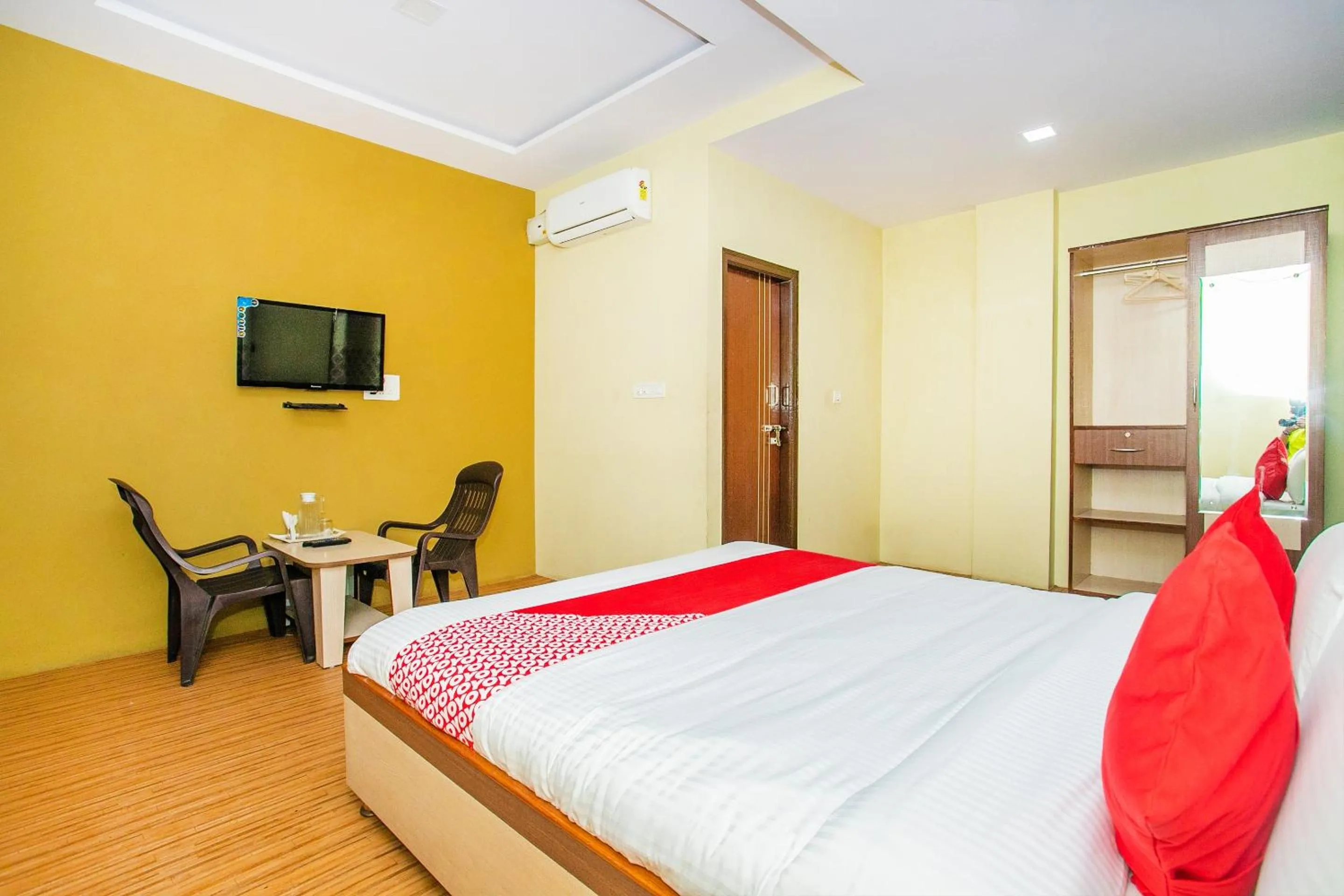 Bedroom in Hotel O by OYO Alankar Residency