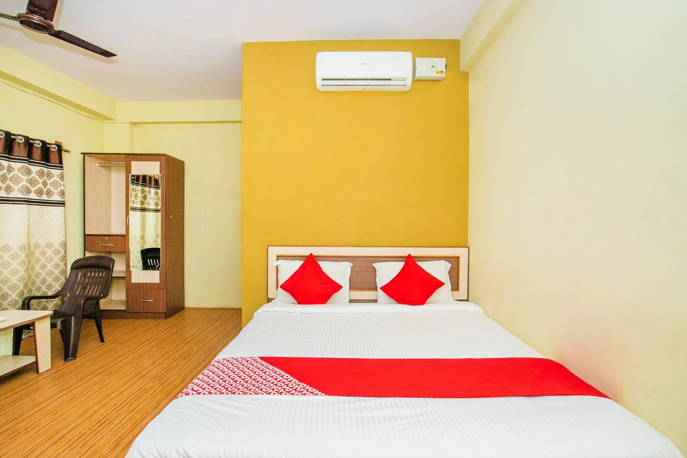 Bedroom in Hotel O by OYO Alankar Residency